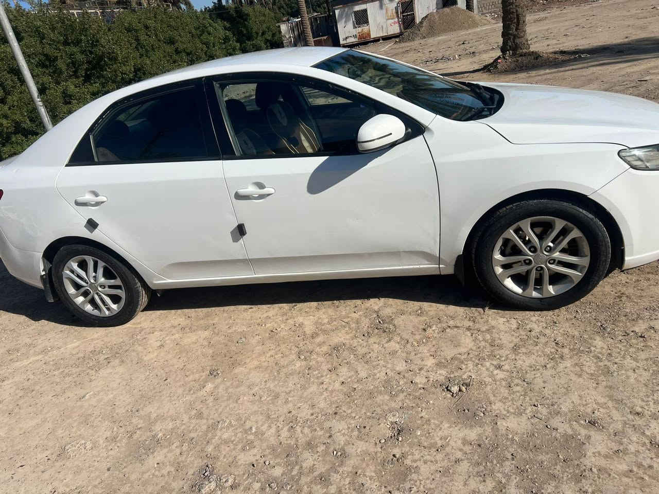 السلام عليكم سيراتو موديل ٢٠١١ خليجي رقم أربيل بسمي رقم وهزه جديد السياره بدون ضربه بيها  جاملغ الأمامي وهلال الخلفي  صبع بس محرك كير جديد  صدر تبريد كله جديد ماشيه ٩٧ سعرها ١٠٠ شده قفل مكاني بغداد *********** واتساب ***********
