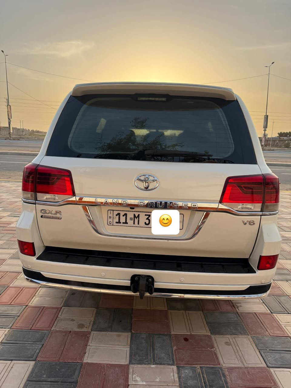 السلام عليكم. 
لاندكروز بريم فول 
موديل 2020
ماشية 179 الف
السونار مرفق بالصور
رقم بغداد بأسمي
السعر 510. بيها مجال 
رقم الهاتف. ***********
***********
