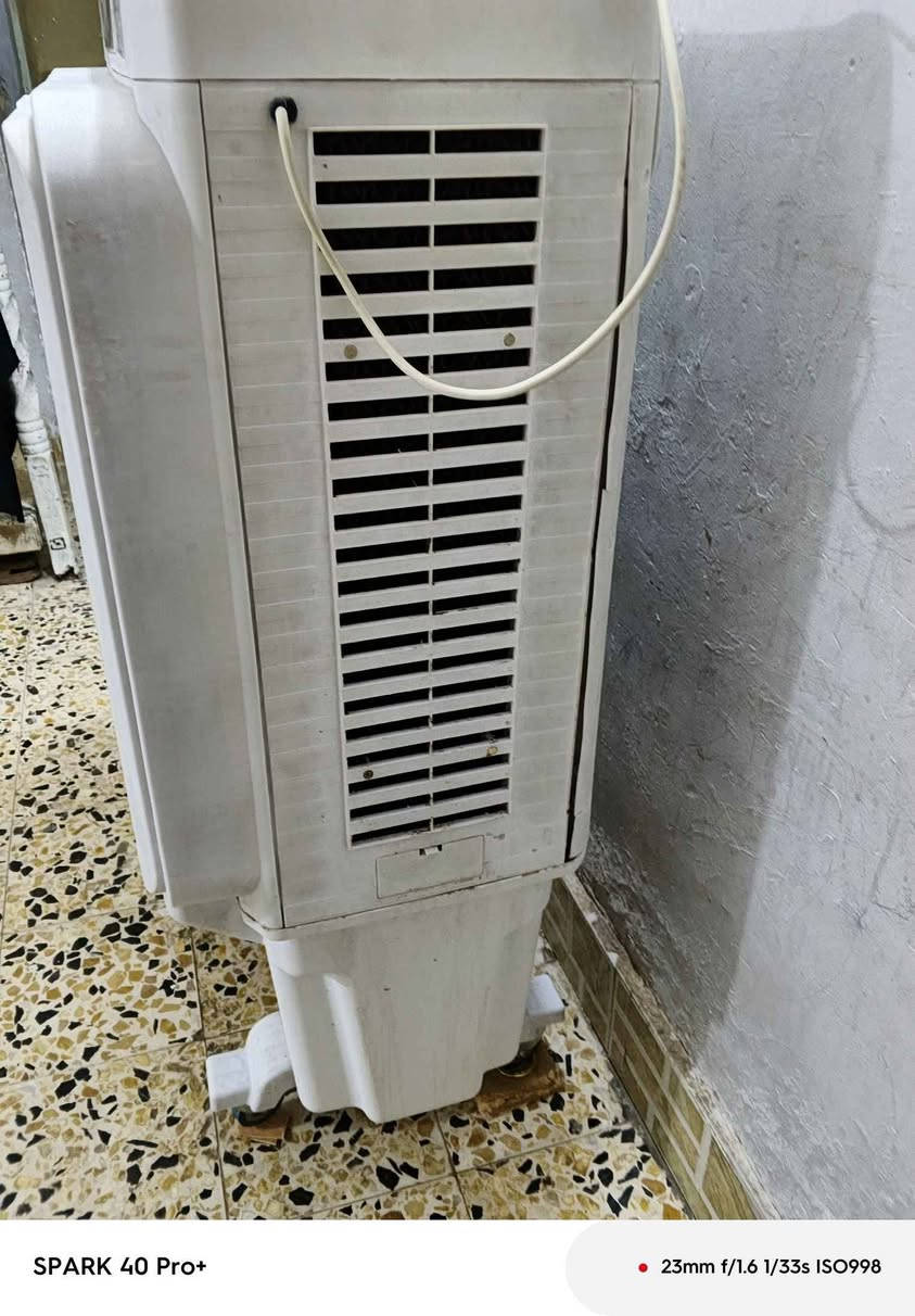 سلام عليكم متاح كنفيره حجم الكبير كينود شغاله ونظيفه 3 سرع شغاله الشاشه كله شغاله مابيه اي عطل شرط الشغل حلفات جدد توني شادهن فقط الباب الخلفي اشويه متظرر مثل ماموضح بالصور السعر (100) وبيه مجال مكاني بغداد حسينية الراشديه رقمي بي واتساب او على الخاص موجود(***********) واني خادم للكل بغداد, العراق
