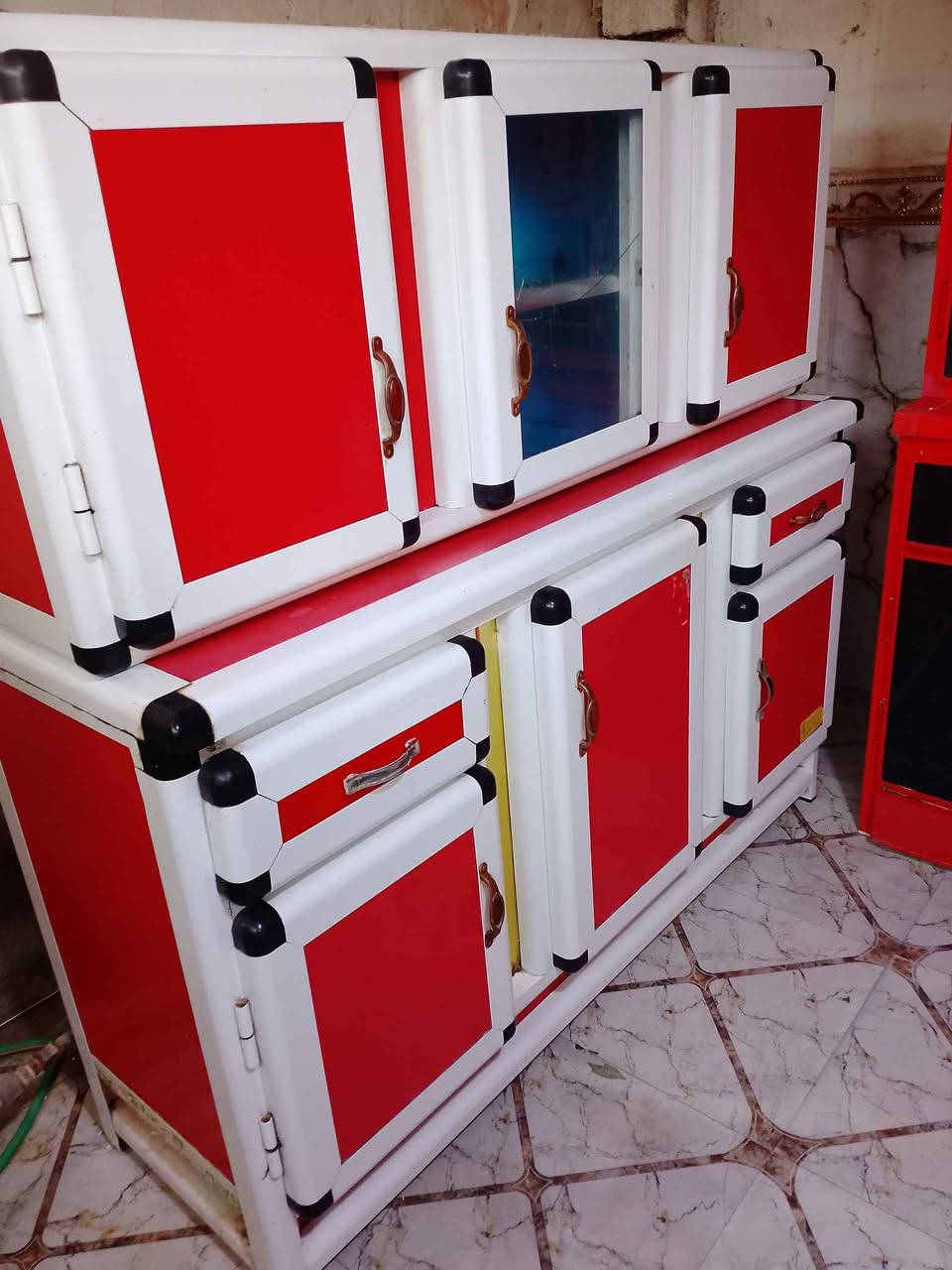 للبيع كاونتر 3 قطع نفخ مبطن متر ونص  وسنك متر ونص  نضيف  جداً سعر 260 العنوان بصره تاميم  للاستفسار *********** البصرة, العراق
