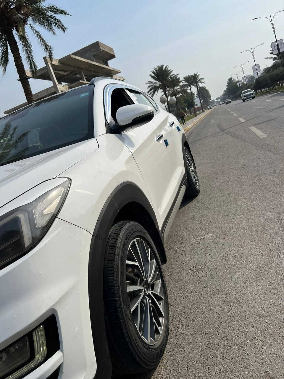 سياره توكسان خليجي للبيع 
ضمان شركة (الكاصد)
موديل ٢٠١٩

فوووول مواصفات ١/١

⬅️السياره رقم بغداد الدولي الجديد
 مشروع وطني مجدد 

ماشية  132ا الف كم
السيارة ب اسمي 
تحويل ثاني يوم

🔺(السياره بيها صبغ  يم قبق البانزين وبيهابارد الباب الأمامي والخلفي الايمن كد اصبع وبيها شخوط أطفالفي باب السائق ورصعه خشم لبنيد)

⬅️ السياره فول كوري اصلي 

⬅️ مواصفاته /
بصمة تشغيل
بصمة ابواب
خمس عدسات
٣ انضمة قيادة
 ٢ كراسي كهرباء
شاشه أبل كار بلي 
الداخل كشنات جلد 
٢ لدات امامية 
ثلاجه بلجكمجه
محرك ٢٠٠٠ دوش
اي بي اس
فول تحكم ستيرن
الدوسات علامة توكسان 
حاجب نهاري
كشافات زينون
الدشبول والغرفه الداخلية كله صاج
حساس امامي 
حساس خلفي
كاميرا خلفية دوارة
مري شفط ويا القفل
عدسات بلمري الجانبيه
سايد بريك بلرجل 
نضام ترحيب
الاضاءة الداخلية هايلوجين
مخرج Aux 
مخرج usb
لد امامي 
اشاير بلمري
يدات نيكل 
قطعتين تبريد
ويل ١٨

⬅️ والسياره جديدة من الداخل ومن بره  
السياره سعره 197 ورقه 

مكان السيارة بغداد
وهذا رقمي.  《***********
