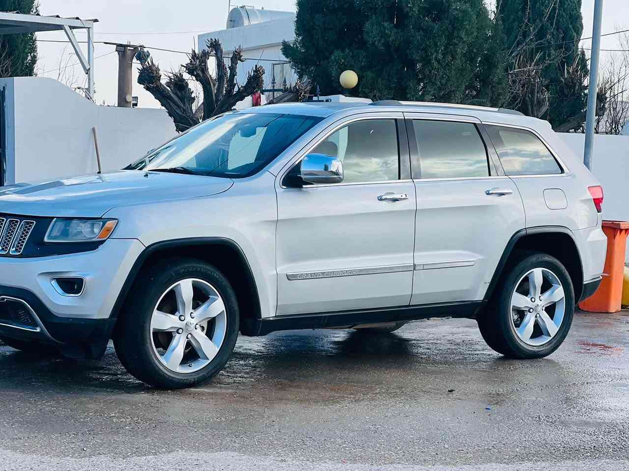 جیب لاریدو
مودیل 2011
رەنگی سلفر
حیزام بۆیاخ 
گێر مەکینە بەشەرت نەکراوەتەوە
سەنەوی  تاکو 27مانگی شەش
سەیارەکە جایزە بێ تەقەو ڕەقە
 بەشەرتی تەحویل
سعری 127 مەجال
بیتاقەی بەنزینی هەیە

*********** شمشمل, السليمانية
