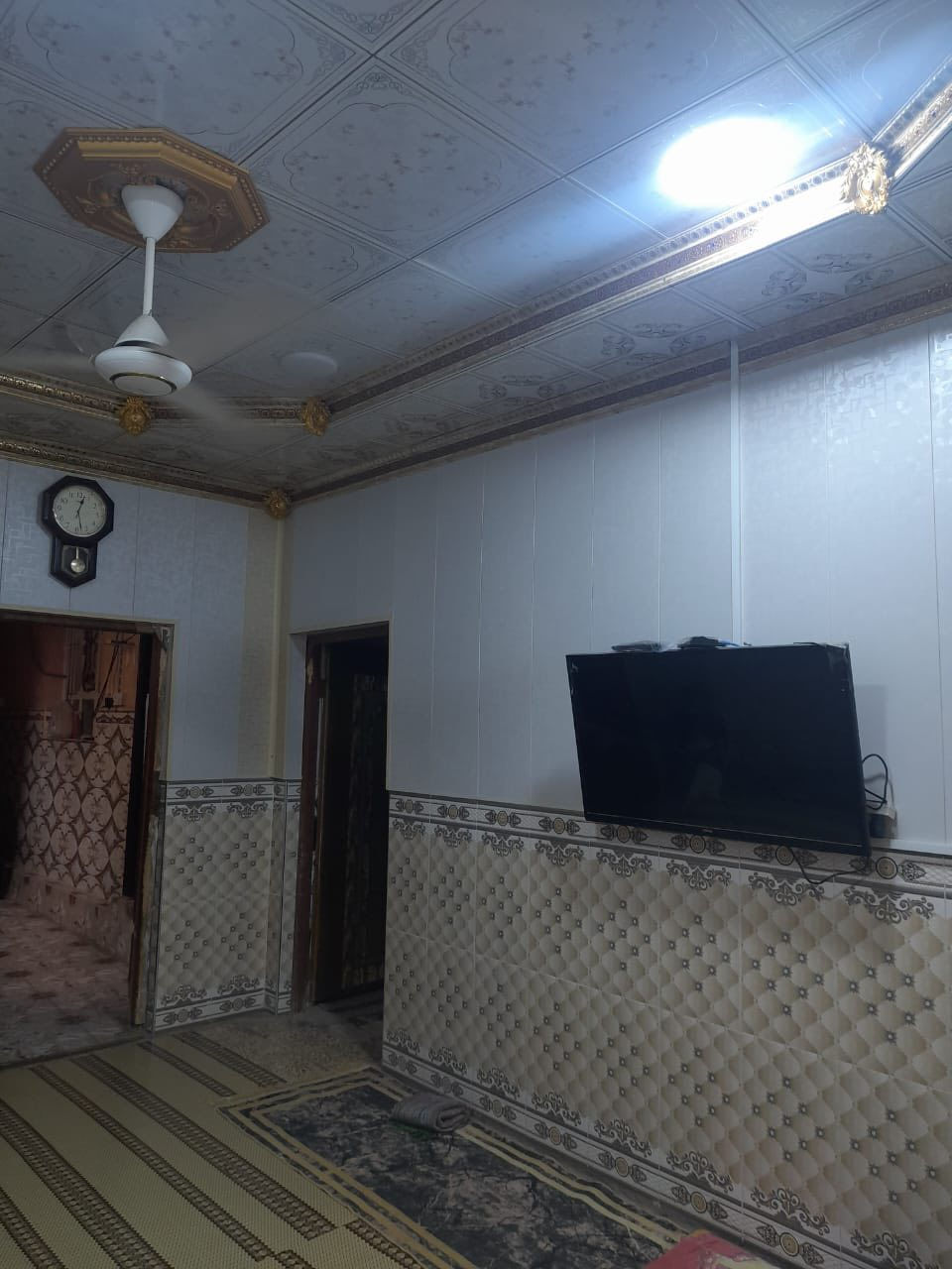 سلام عليكم بيت قاطين زراعي مسجل سند ٢٥. كامل مكمل من كلشي سعر. ١٠٠قابل للتفاوض مساحه ١٢٥متر  العنوان القرنه النهيرات الوسطى قرب مدرسه ملتقى النهرين. للاستفسار ***********
