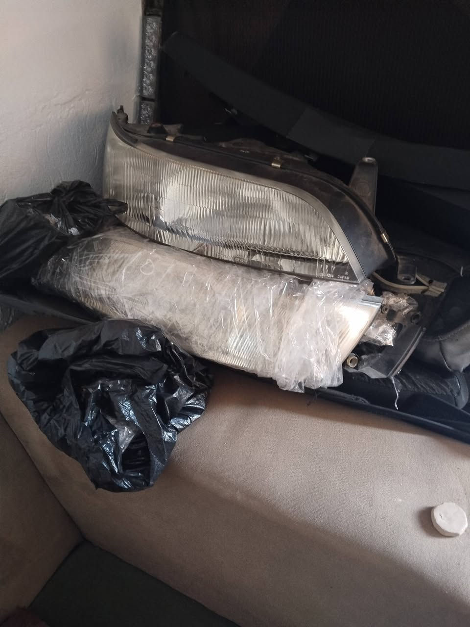 سلام عليكم لايتات مارك حاويه زيرو ب١٦٠لف العنوان نجف ***********
