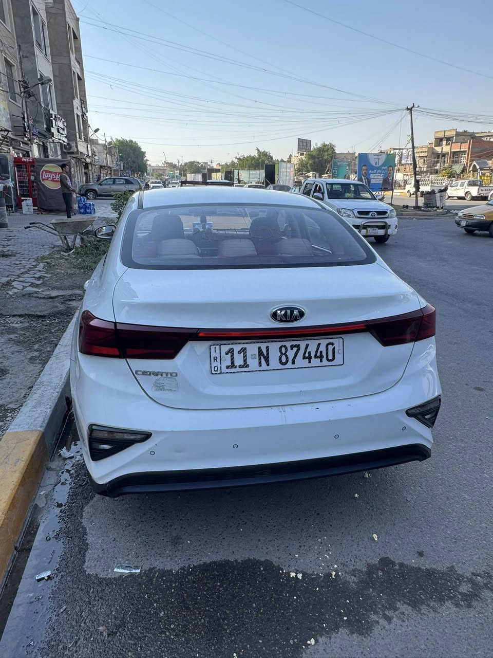 السلام عليكم سيراتو 2021  محرك 1600ماشيه 130 الف  حقيقي السياره امبدله باب خلفي بلادي اصلي وبيه  بارد  مكانين سياره نظيفه كلش 
***********
