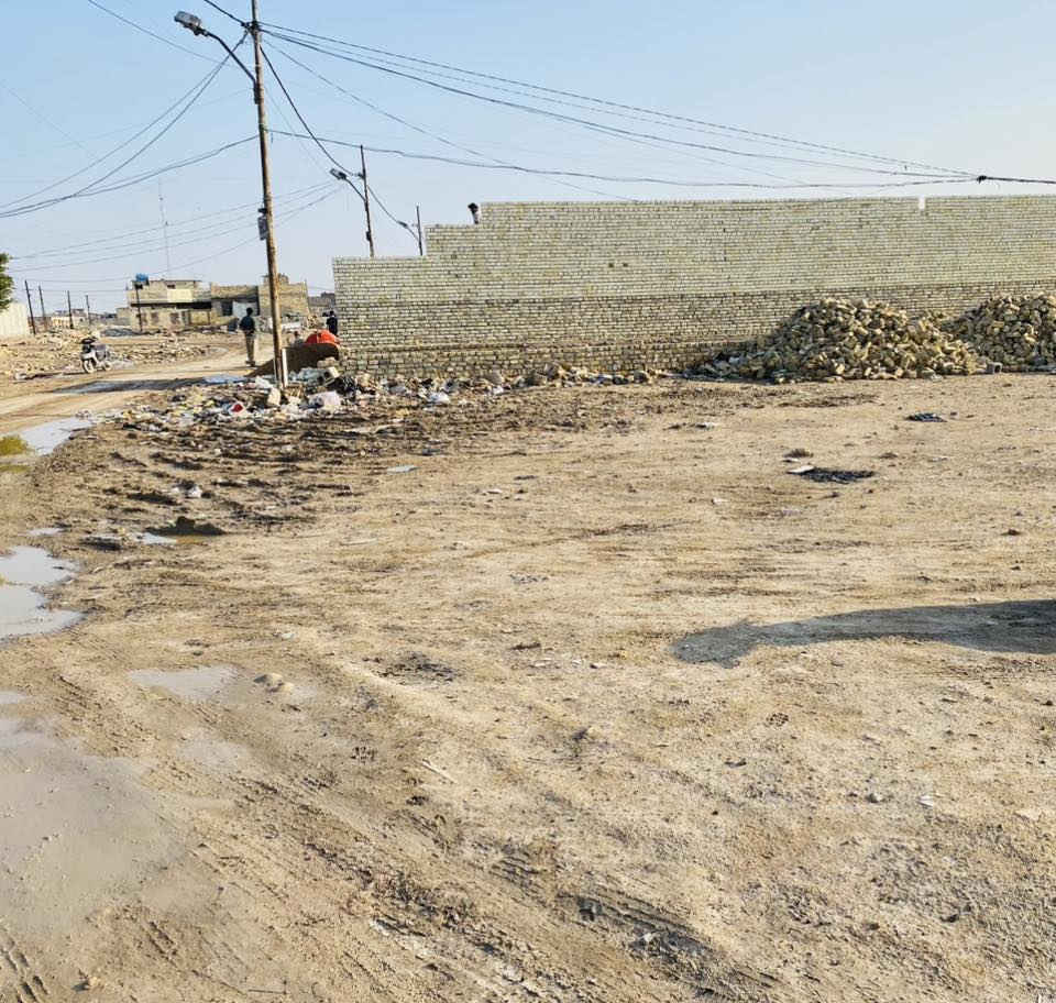 سلام عليكم قطعة ارض للبيع (300) متر حي طارق الوسط رقم الهاتف( ***********)
