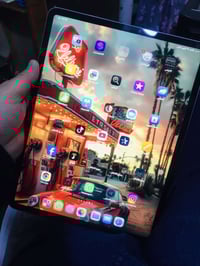 ايباد ١٣ للبيع قيم واخذ  المعلومات داخل الصور ٠٧٨٠٢٠٣٢٠٩٤