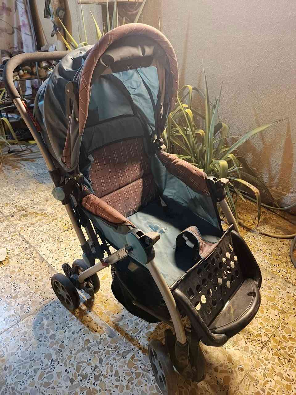 عربانة طفل نظيفة جدا مماشية بالشارع كبيرة
للاستفسار التواصل ع الرقم ***********
