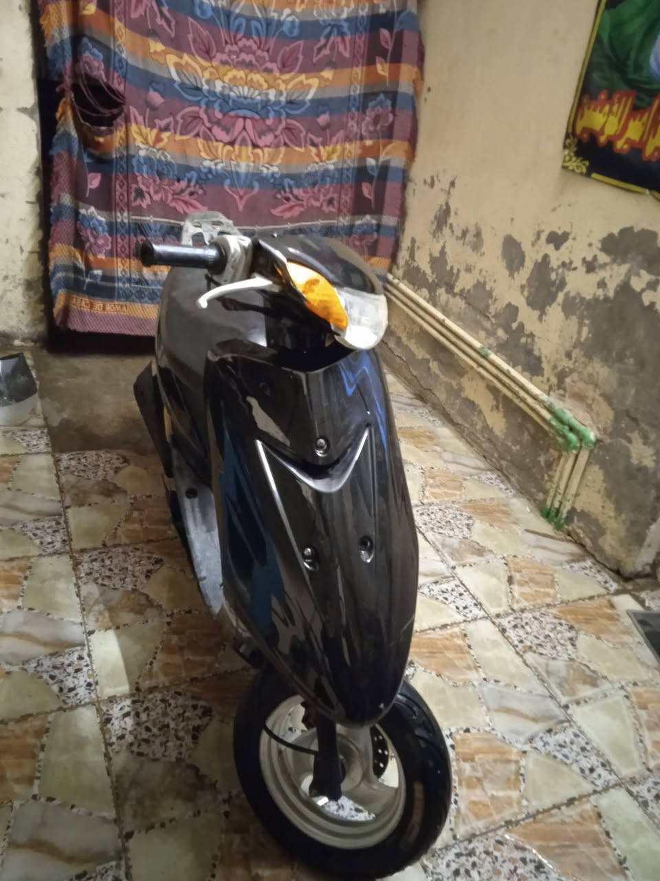 السلام عليكم 
دراجة عصفورية بلادية مكينة ما مفتوحة ناعمة كلها شغال سلف هندر كهربائيات كلة شغال مابيها اي نقص السعر 350 وبيها مجال كلش بسيط مكاني مسيب ***********
