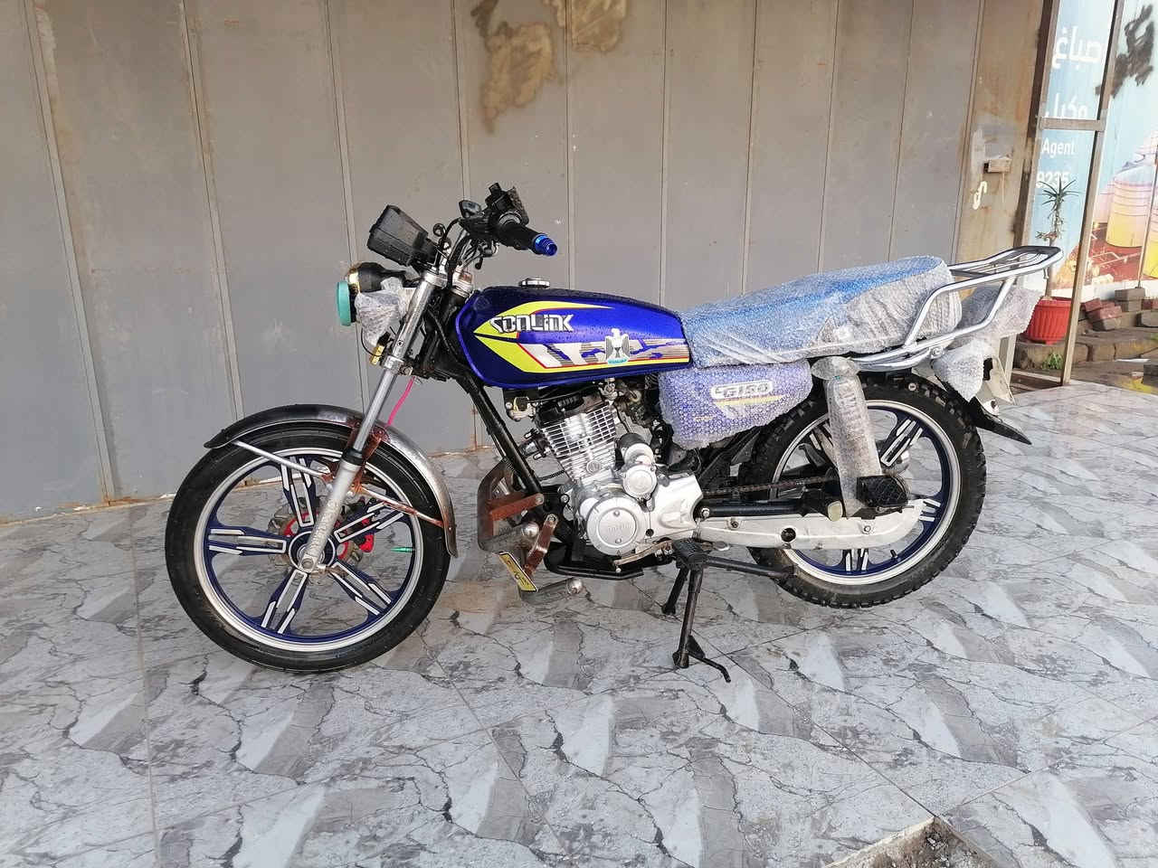 السلام عليكم
سيفان 23 وزن ثقيل  شرط»»»» للبيع 
الاصلي  باب اول0.1 نضافه فول»»» 
نشاط فول 🔥
طيران ✈️
محرك كيرشرط مامفتوح نعومه فول»»»» 
كهربائيات كلها شغاله درع امامي نشرات»»» 
 موطور مال جناي مامتعوب»»»» 
ملاحضه........ 
رجاءءء الموشراي لاتكسر بحلال ناس كلشي»»» 
 موجود بل سوك. 
السعر 450 وبي مجال بيع مستعجل 
الاتصال 0771751915»»»»
             ***********»»» 
المكان بيجي.
