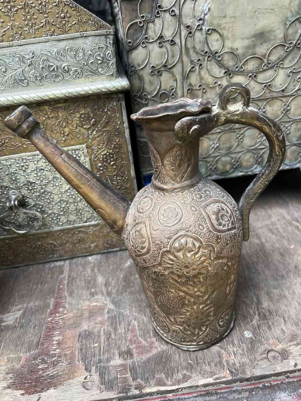 ابريق نحاس احمر منقوش
واتساب ***********
