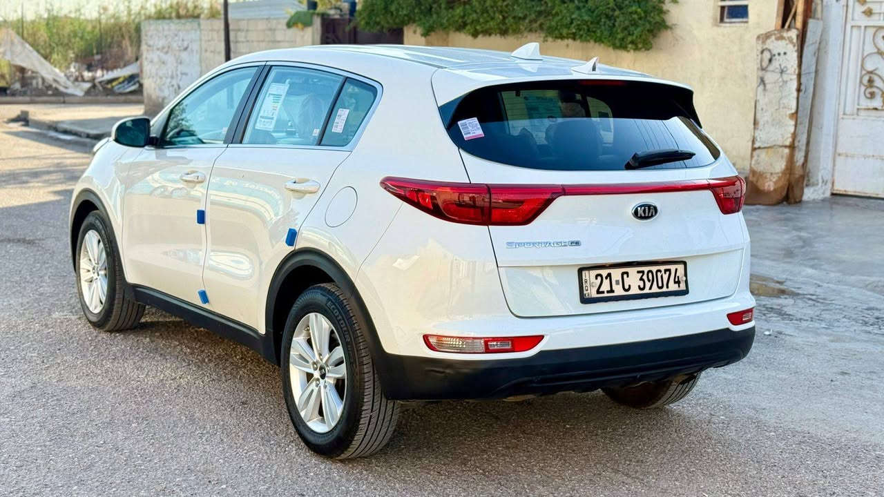 للبيع كيا سبورتج وارد امريكي موديل 2017 لون ابيض حادث السياره بنيد وربع من الجاملغ بدون دواخل ولباقي لا صبغ  ولا شخوط ولا تكحيل ولا تبديل بشرط السونار شواصي ولغود مكفولات كير ومحرك 2400 رقم شمالي الدولي الجديد ب اسمي تريد تحويل وكاله ثاني يوم هزه وفحص جديده سنويه جديده  يعني سياره ما عوزها مصرف ربع دينار جاهزه تخم تايرات جديد صدر جديد سياره مال بيت ع ايدي وما بيها نقص جاهزه داخل لونين بيجي ورصاصي شاشه كبيره وكامره فول تحكم ستيرن  فورويل سبايدرات بلاديه جهتين كروز مثبت السرعه مانع الانزلاق قطعتين تبريد مركزي منفصل نضام صعود ونزول منحدرات مود درايف ثلاثه انضمه قياده سبورت وسمارت وايكو اقتصاد البانزين وبعد بيها مواصفات اكثر / مكان السيارة بغداد-الرصافه  للاستفسار الاتصال على الرقم ***********وبيه واتساب#السعر_148 وبيها مجال  بسيط
