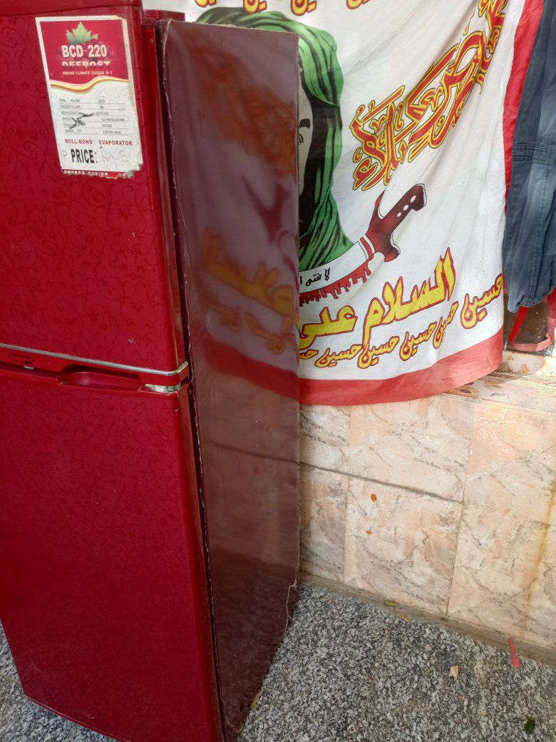 سلام عليكم ثلاجه للبيع شغاله ما بيه اي عطل او تبديل نظيفه كلش او تبريد شغال  ..السعر ٢٠٠ مستعجل عليه كلش او بيه مجال قليل ***********
