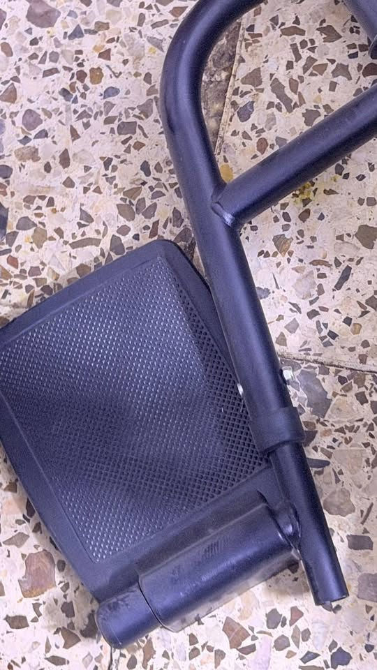 كرسي متحرك للبيع السعر700وبي مجال للاستفسار***********
