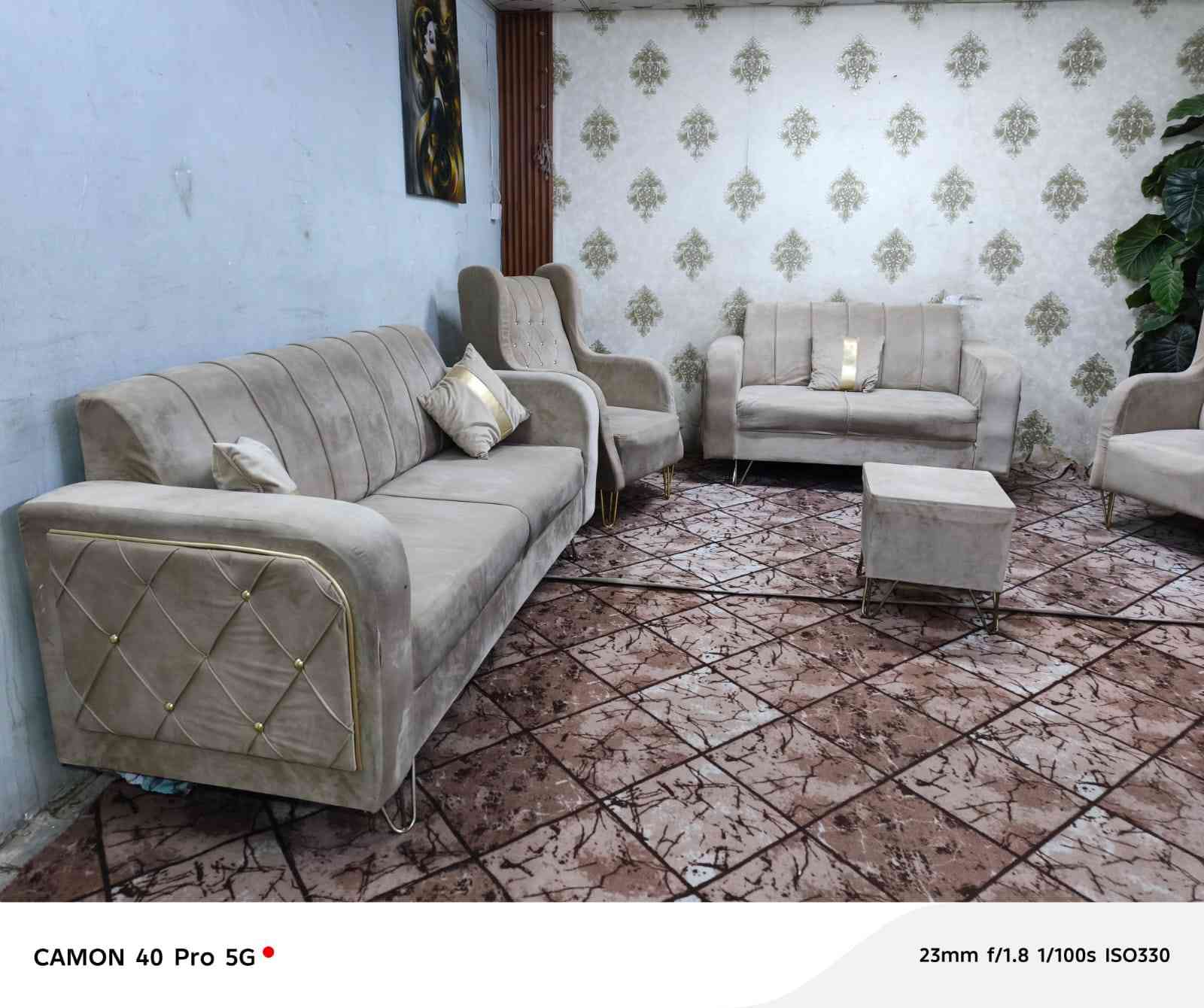 تخم 10 نفرات نضيف جدا المقعد بلوك اسود 260 وبي مجال المكان الكاظمية يوجد توصيل ***********
