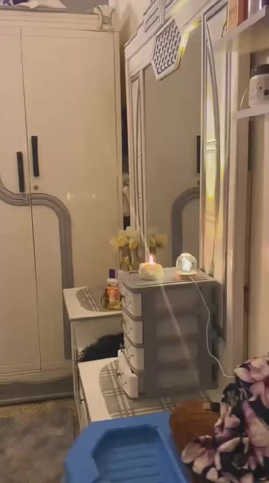 سلام عليكم 
غرفة نوم نفرين كلش كلش نضيفة وجديدة
خشب صاج صبغ حراري 
افتح وشد الفين مرة عمل عراقي وثكيلة تكمة 
سرير البطن مالة خشب جام 
كاني بغداد  العضمية 
قياس سرير 160(×200
اي استفسار هاذ بي واتساب 
***********
