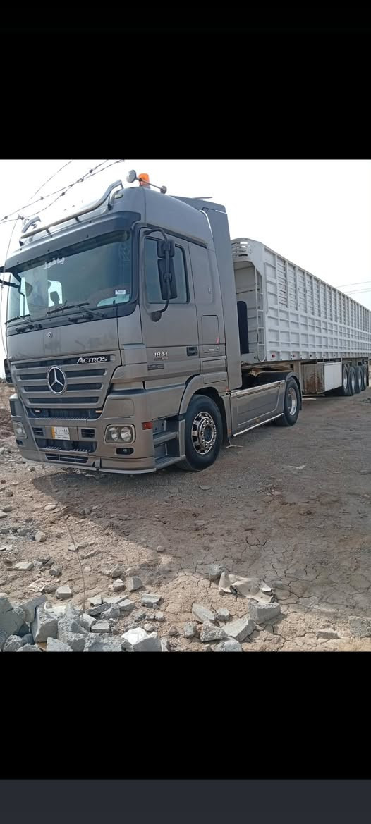 سلام عليكم اكتروز للبيع موديل 2007 اوتماتيك 12نمره كامره حساس عربانه حداديه اربع محاور  تخم تاير ويل كروم   مكاني ذي قار 
 ***********
