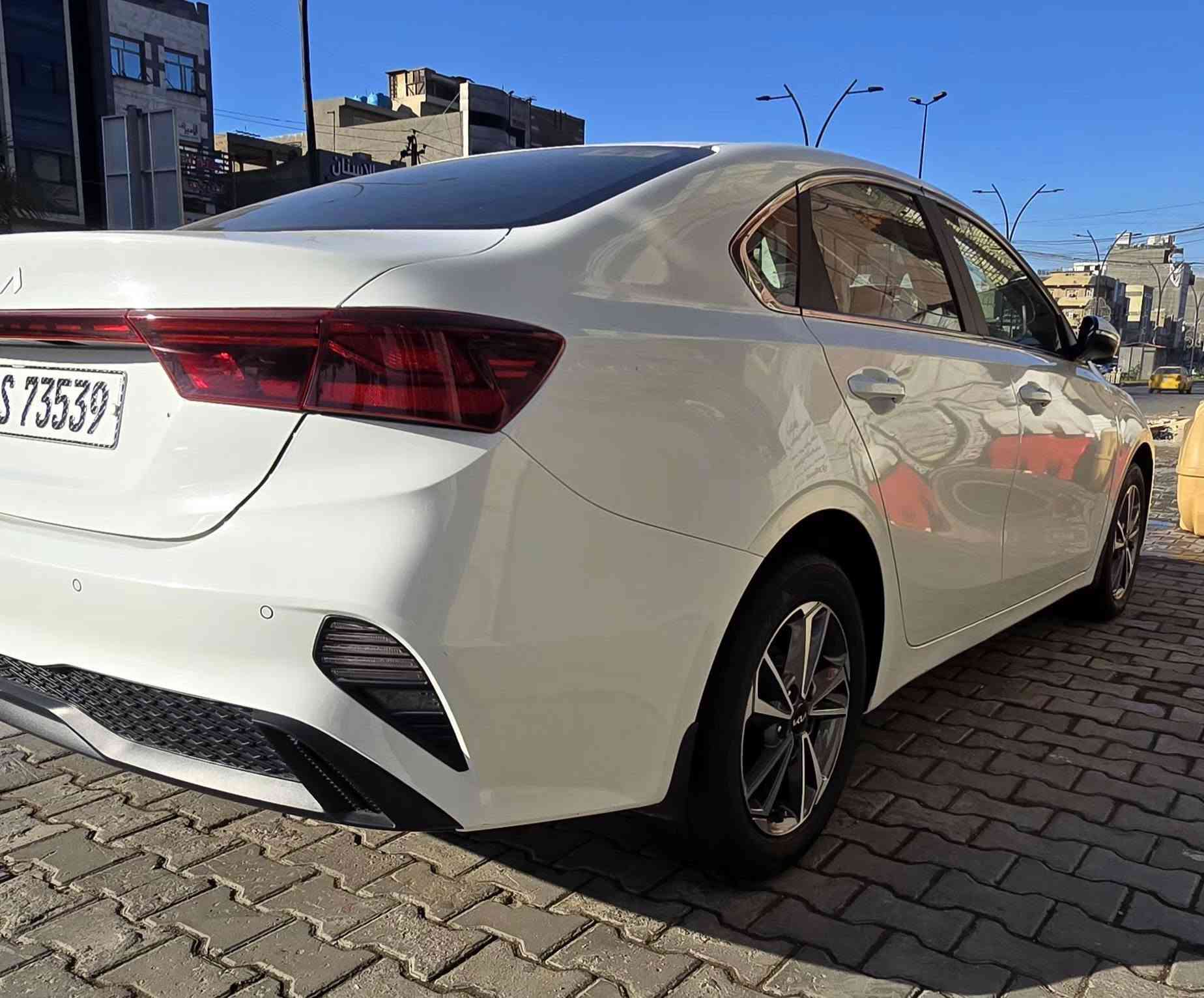 السلام عليكم
للبيع كيا سيراتو موديل ٢٠٢٢ 
مجموعة الدوليه 
 كفاله عامه من الصيغ والبارد 
السيارة جديدة 
ارضيه وصندوق مدوشمة
مكينة ١٦٠٠
٥ ويل كب 
مري شفط 
حساس اطارات
مانع انزلاق
لد نهاري

للاتصال /***********
المكان /بغداد الصليخ
