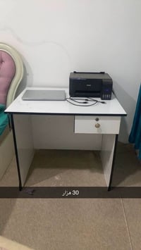 ميز مكتب • سنغافورة