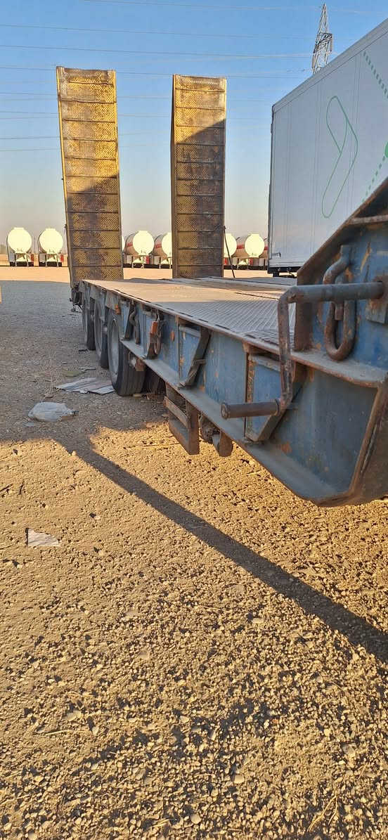 لؤدر الماني منفس ٣ دينكل طيارات ١٧.٥ مكفول كفالة عامه عرض ٢.٥٠ طول ٧.٨٠ طول الكامله ١١.٨٠ م سعر ١٤٠$ مجال *********** ***********
