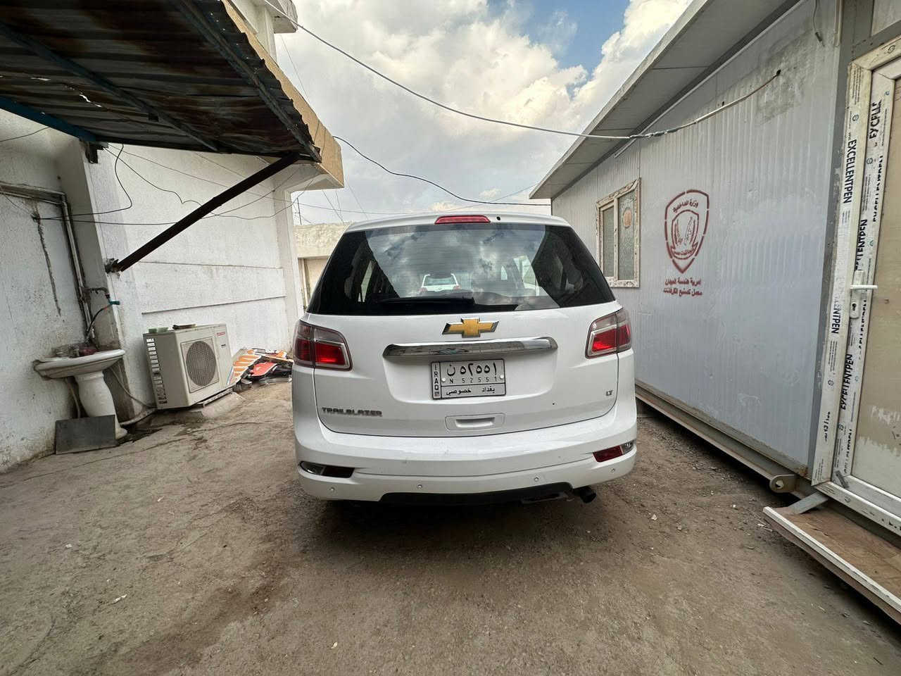 السلام عليكم بلايزر موديل ١٨ خليجي استلام شركه سياره على ايدي من الشركه مكفوله كفاله عامه بيه بارد قليل ماشيه ٦٤ الف كيلو للبيع او مراوس بجارجر خليجي السعر ١٧٥ مكان بغداد الحريه ***********
