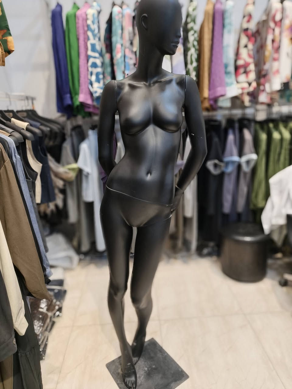 سلام عليكم
مليكانة للبيع نضيفة مابيهة اي كسر 

السعر ٧٥ الف 
***********
