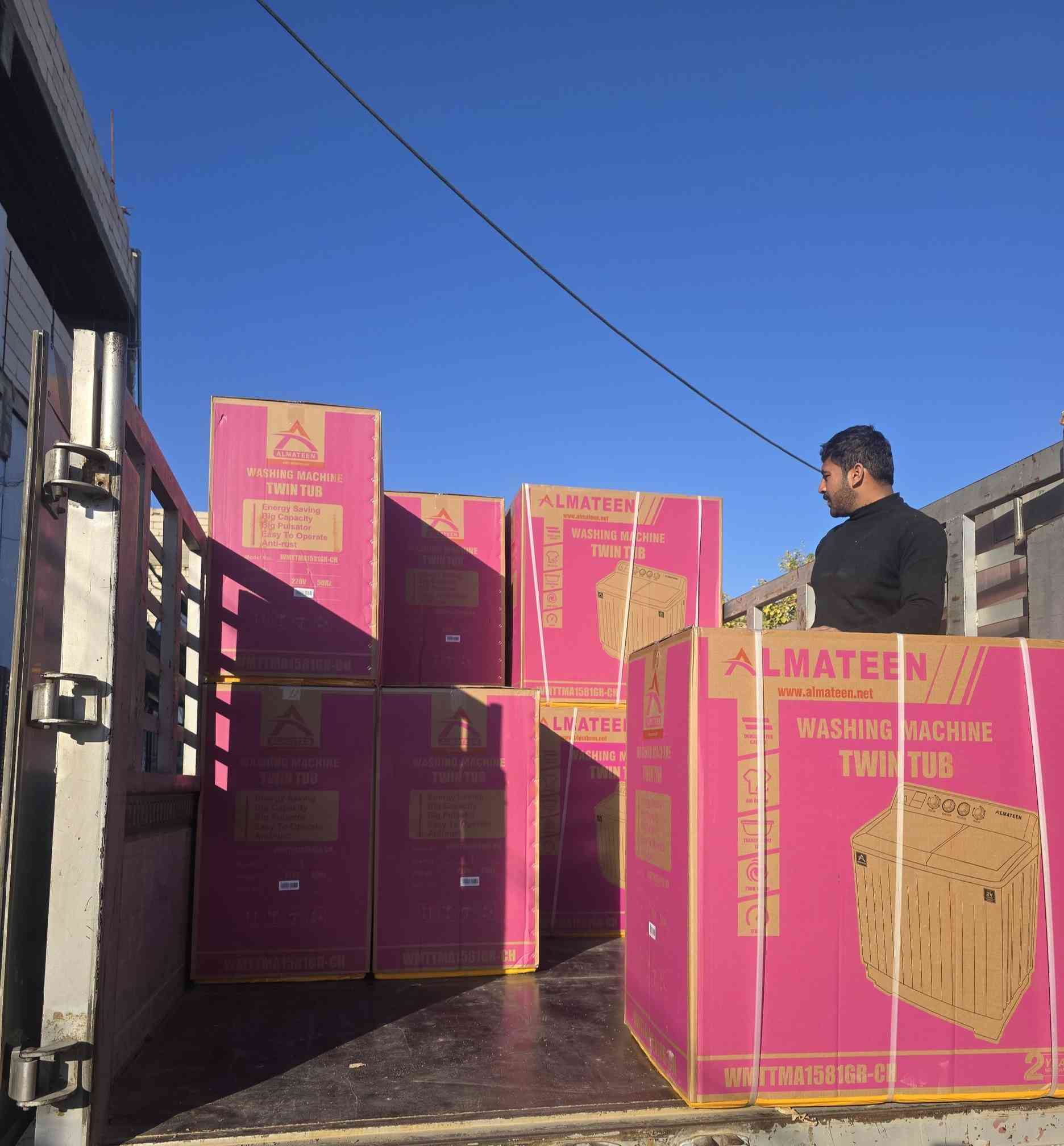 وصلنا حديثا......
غسالة المتين الحوضين 🔄
🔹متوفر موديل 15 كغم و 19 كغم 
🔹 أحواض: مصنوعة من بلاستيك مقاوم لدرجات الحرارة العالية.  
🔹 خاصية تأجيل التشغيل والتحكم بالوقت: يمكنك تأخير البدء حتى 25 دقيقة.  
🔹 خاصية الغسيل بالنقع: تساعد على إزالة الأوساخ الصعبة.  
🔹 تصميم مضاد للقوارض: يحافظ على سلامة الجهاز من التلف.  
🔹 مجفف قوي مع خاصية Air Dry: لتجفيف الملابس بعد الغسيل.  
🔹 حركة غسيل دوارة: لتوزيع الماء والمنظف بشكل فعال.  
🔹 عزل كامل بين الكهرباء والماء: حماية من الصدمات الكهربائية.  
🔹 جهد التشغيل: مرن بين 220–240 فولت.  
🔹 القدرة الكهربائية: حوالي 630 واط.    
🔹 الضمان: ضمان 2 سنه حقيقي 
متوفر بأسعار الشركه وكذلك متوفره بكمات الجمله 
كربلاء /طويريج /حي العسكري /***********
