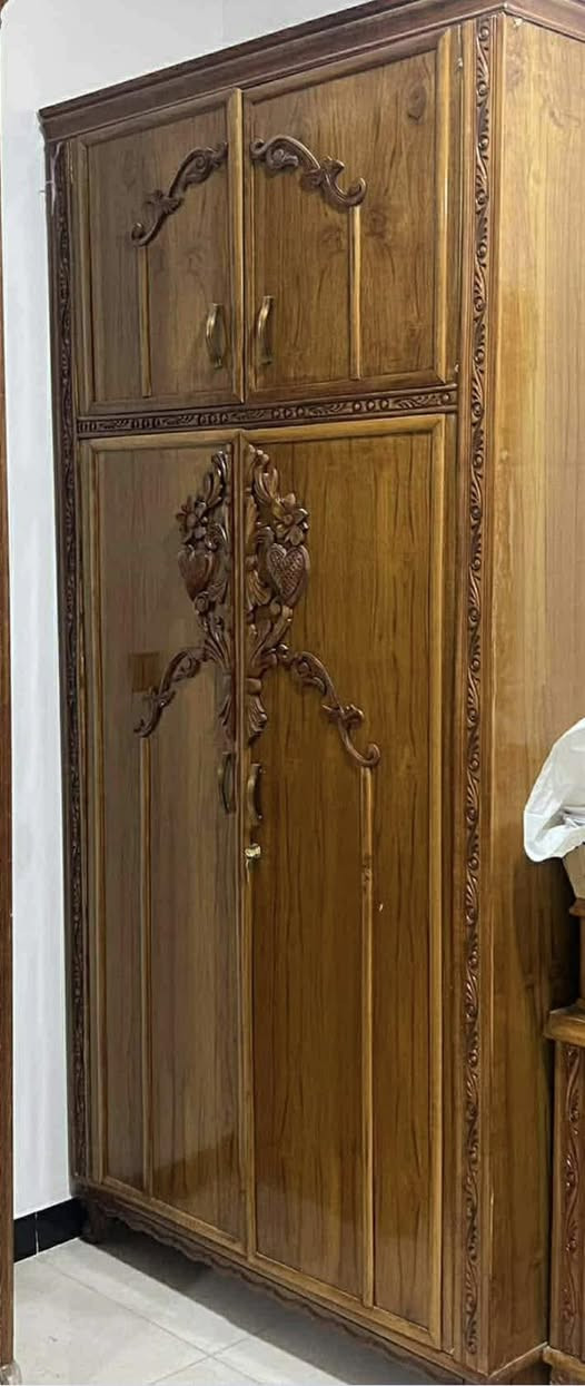 السلام عليكم غرفه نوم  للبيع شغل درجه اولى خارج وداخل ثقيل ❤️‍🔥
مكانه بغداد حي أور / أم الكبر قرب مخبز روعه …📍📍
غرفه نوم صاج  درجه اولى اولى 📍📍
الداخل والخارج صاج  خمسه ملم ثقيل والدنك زان مصري ثقيل....📍📍
استعمال سته اشهر فقط  📍📍📍
قطع الغرفه هيه /....⬇️⬇️⬇️
كنتور طابقين ..📍
زاويه طابقين ..📍
ميز مرايا ..📍
چربايه تاج عالي وناصي وسرير..📍
كومديات عدد ثنين ..📍
ميز جزامه أو شاشه..📍
الغرفه اي ضرر ما بيه جدا جدا نظيفه 🔥📍
والف عافيه ع الياخذه....🙏
الغرفه جدا جدا ضخمه وقويه بالواقع بعد احلى بهوايه 📍
الغرفه مستعمله سته اشهر فقط 
السعر احنه مفصليه  3750 قبل سته اشهر  📍📍
السعر حالياً1750 وبيه مجال 📍📍💸💸
مليوني وتسعميه وبيه مجال للشراي الجاد فقط 📍🔥
الصراحه الغرفه ما تنباع بس صار عدنا ظرف طارى وكولش مستعجلين ع بيعته 💸💔
للاستفسار اكثر المراسله على الخاص ♥️♥️♥️
رجاءا رجاءا المو شراي لا يتعب نفسه ويتعبني كولشي موجود بسوك ..🫡


**إذا كنت صاحب هذا الإعلان وتريد حذفه لأي سبب، رجاءا أرسل رسالة إلى الدعم الفني**