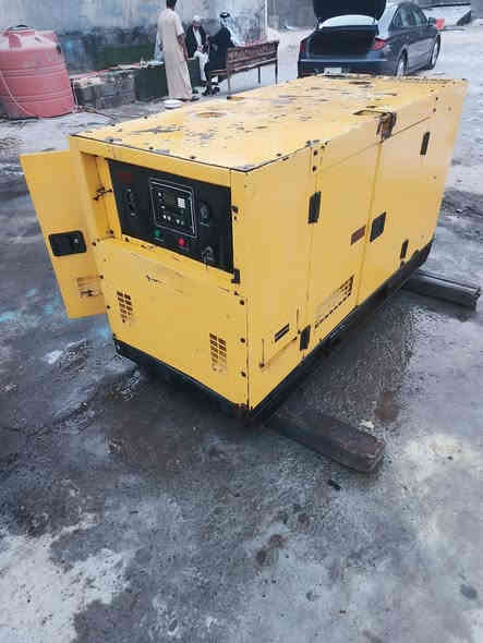 السلام عليكم مولد بيركنز صيني 4سلندر شرط الشغل والتوليد تريفيز 37 كيفي نظام اوتو شاشه كاتم لا تبخير ولا تنقيص السعر 12 ورقه الشراي ينتصل الرقم ***********
