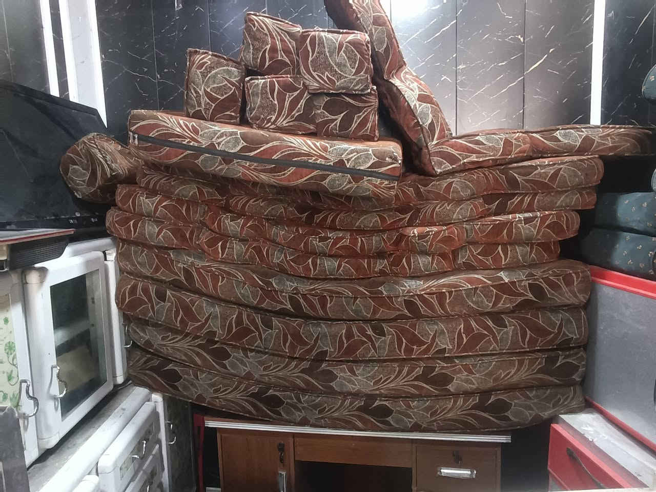السلام عليكم جلسه للبيع الجلسه ٤ دواشك ٨امتار نضيفه ١٥٠ اوبيه مجال الرقم ***********
