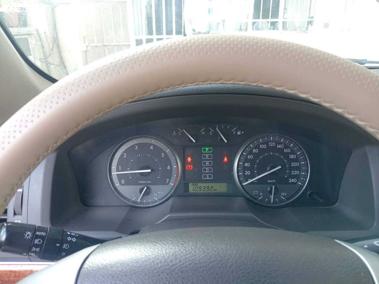 السلام عليكم للبيع لأندكروز موديل 2015 ابريم اصلي رقم بغداد الجديد دولي بسمي تحويل ثاني يوم مكفولة كفاله عامه
فول مواصفات 1/1
حساس امامي
حساس خلفي
بصمه تشغل
بصمه اوبواب
فتحه سلايت
كشنات جلد اصلي
كشن كهرباء اتلاث حركات
محرك 6 سلندر
تشغيل عن بعد
8 ايرباك 
زراكات لايت 
مري شفط و قلاب 
مثبت سرعه 
سبعه راكب 
ثلاث قطع تبريد 
تحكمات ستيرن كامله 
كامرة دوارة
مطفايه حريق 
وباقي مواصفات معروفه. 
ماشيه (109) إلف حقيقي شرط الفحص سعر السياره (395) $ورقه وبيها مجال مكاني بغداد البلديات 
اللاستفسار على رقم ***********
