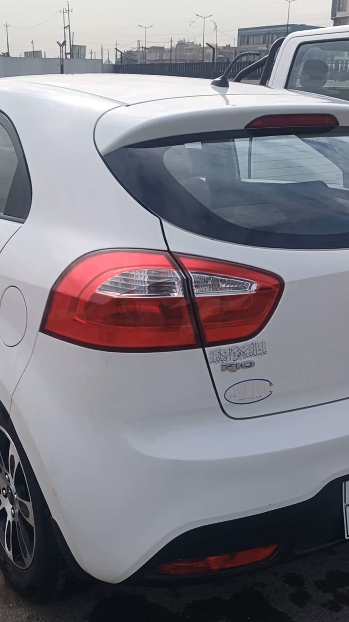 للبيع Kia Rio خليجي 2013 🌹
▪️ محرك 1600
▪️ ماشية 53670 ألف
▪️ كير ومكينة مكفولات
▪️ داخل لونين مرتب
▪️ صدر بلادي
▪️ رقم أربيل سنوية قديم
السيارة بيها ضربه بالباب خلف السايق كلشي موضح بالصور بكل أمانة 🙏🏻
السيارة مرتب ناعم بالسواقة واقتصادي 
*********** ...
