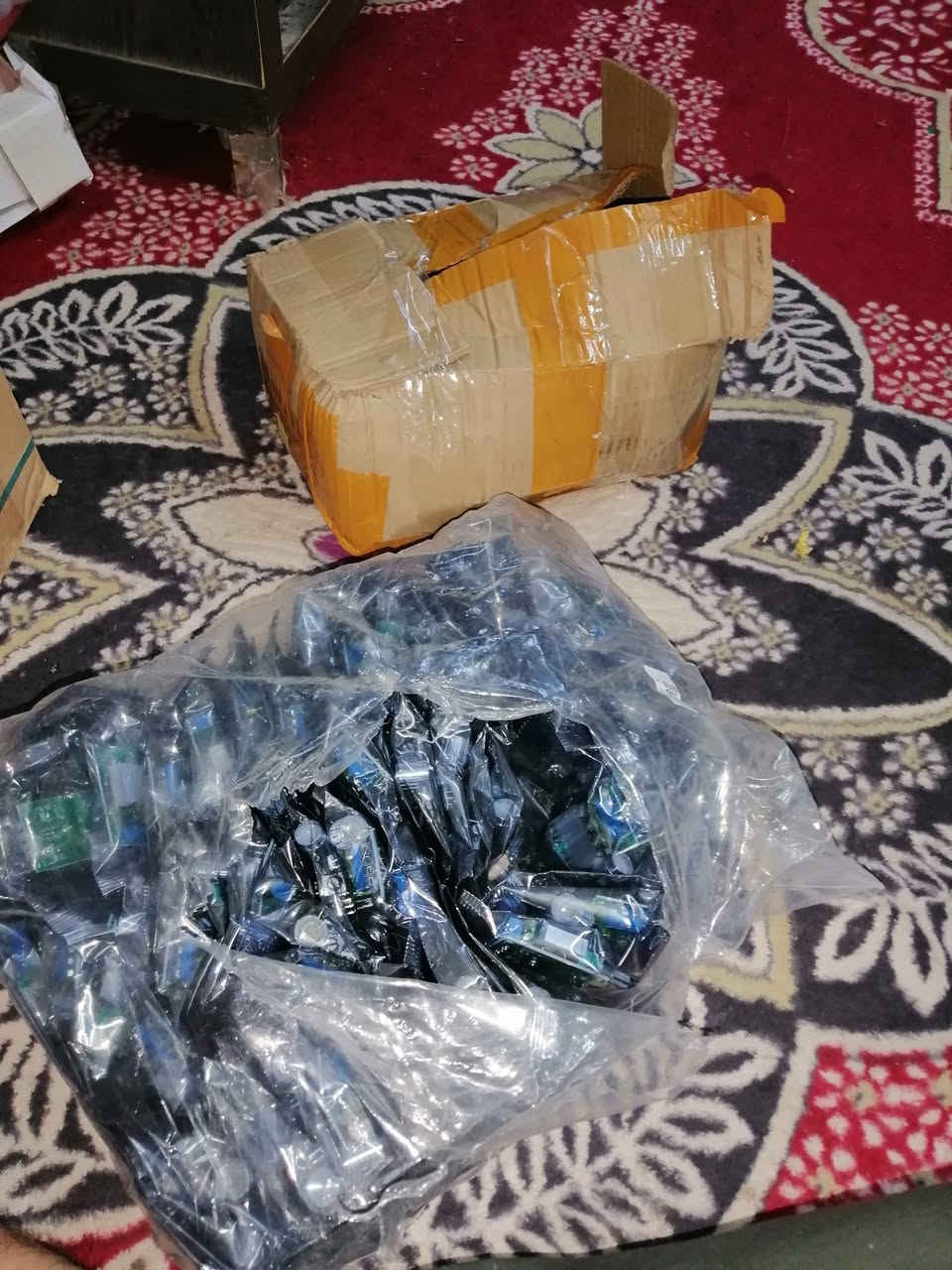 سلام عليكم
عندي هذن اعتقد يستخدمن لتعليه وتنصيه مستوى صوت السماعه والمضخمات وايضا للمراوح
موجود كارتون بي ما يقارب ال ٧٠ قطعه وكلهن جدد بل جيس كبس ما ملعوب بيهن
الي يفيدنه خل يكتب سعر بل يرضي الله وبل عافية


**إذا كنت صاحب هذا الإعلان وتريد حذفه لأي سبب، رجاءا أرسل رسالة إلى الدعم الفني**