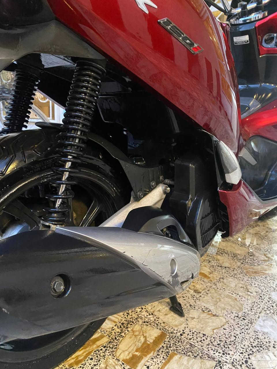 السلام عليكم
دراجه بي سي اكس جيل ثالث للبيع

وارد (كوري)

مكينه125cc

مرقم و كامل تحويل ثاني يوم رقم ديالى

ماشيه 27 الف فقط

السعر28 ورقه و بيها مجال

للاستفسار***********
