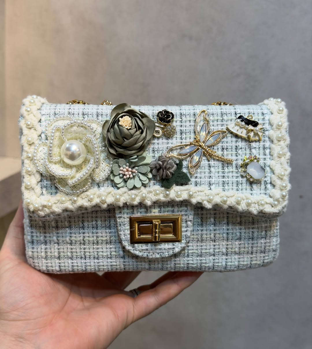 ((يتوفر جملة ومفرد))

وصلت تشكيلة حقائب الخوص الجديدة

جودة عالية وتصاميم عصرية تناسب كل الأذواق.

اطلبي الآن وتميزي بإطلالة صيفية أنيقة

 متوفر خدمة توصيل إلى جميع المحافظات العراق خلال يوم واحد يوصلكم🚕🔥🔥


**إذا كنت صاحب هذا الإعلان وتريد حذفه لأي سبب، رجاءا أرسل رسالة إلى الدعم الفني**