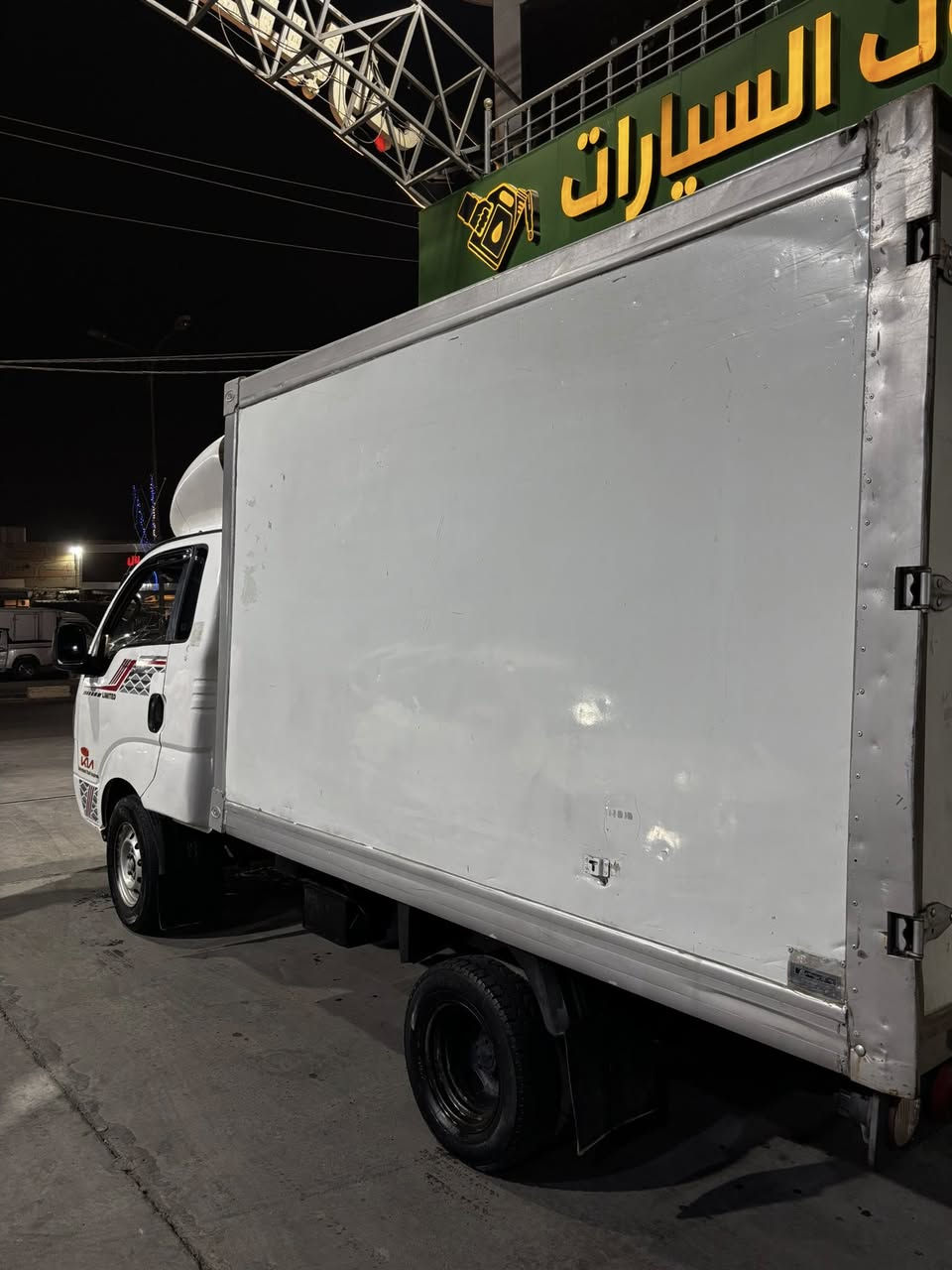 كيا براد (بنجو)  موديل 2011
ثلاث حلقات 
تبريد امامي خلفي شغال 
مكينة / كير / شاصي كله مكفول 
رقم الشاصي واضح
مكينة مسكر محور بم ونوزل ميكانيك 
سنوية ورقم جديد باسمي 
بيها تعميرات دواسات وباب السائق مبدل 

السعر 11,900 دولار ( 119 ورقة) وبيها مجال بسيط 

رقم / ***********
العنوان / بغداد _ شارع فلسطين
