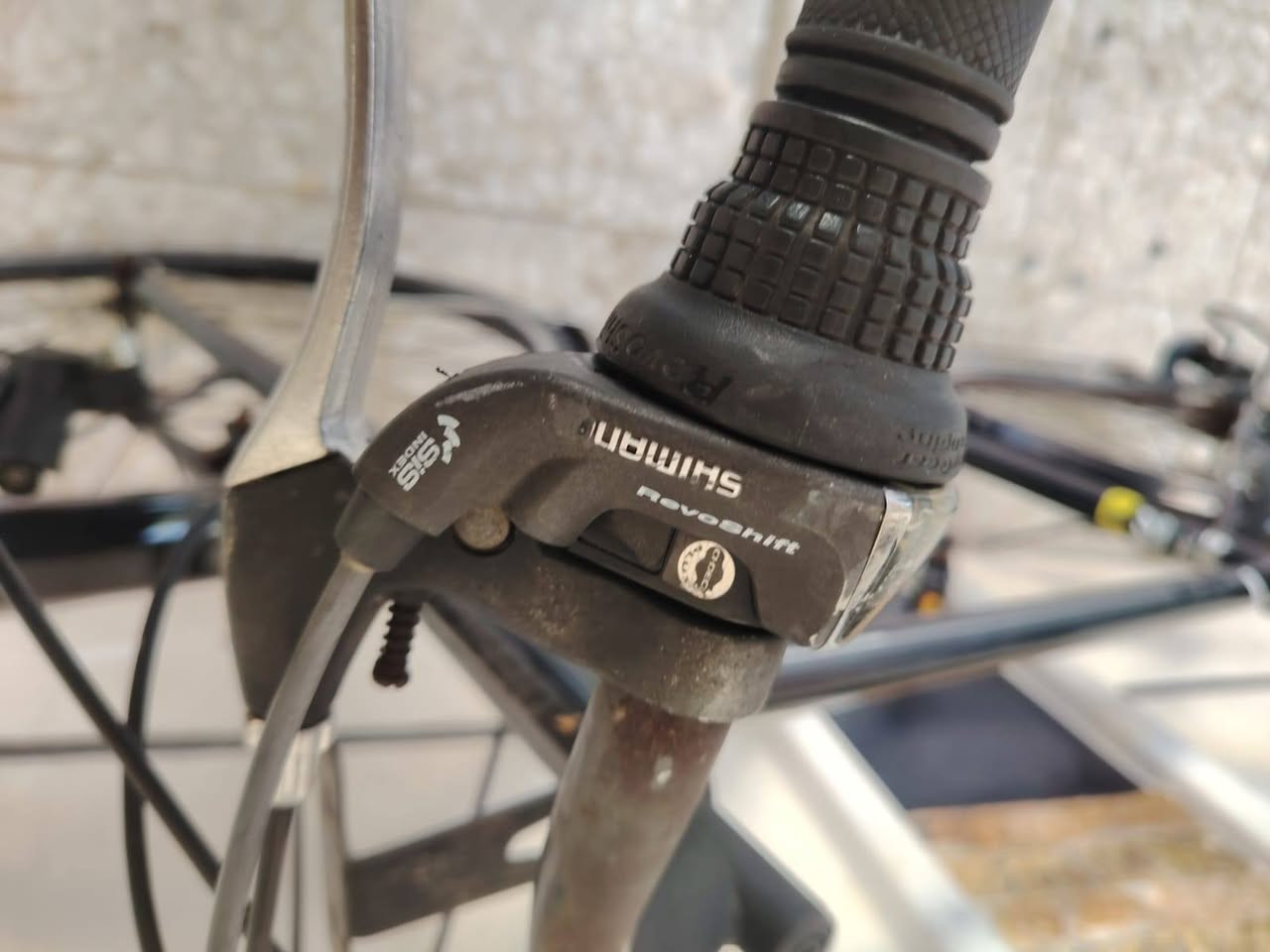 السلام عليكم ورحمة الله وبركاته
بايك موديل سي ٧٠٠ ترحال حجم ٢٨ 
باله ياباني وضع حاويه فول  
نضافه فول فول موصفات
ماركه ( اوفس ابرس ) 
  سستم كامل شيمانو
يدات فر شيمانو اصلي 
السعر (  100  الف ) 
قفل خلفي اصلي شغال 
عكرب ماركه اصلي  شيمانو  
  لون ميمز اسود مختم 
كير ٧ / ١ شغال سستم كامل 
غير مستخدم داخل العراق
العنوان بغداد منطقة الحبيبيه 
هاتف *********** 
الاستفسار واتساب
