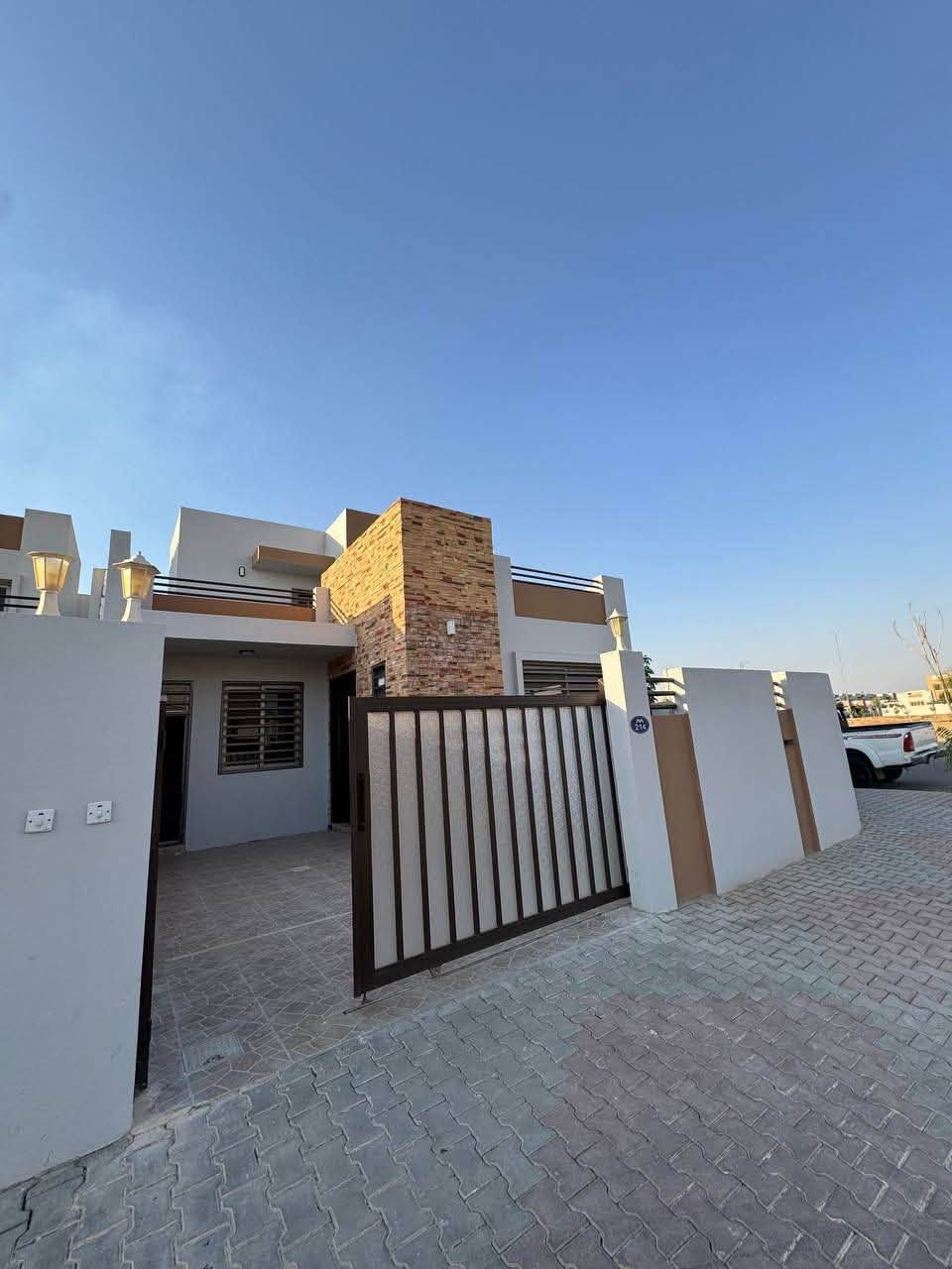 دار للبيع مجمع مدينتي السكني حي المهندسين 200م
***********📞

