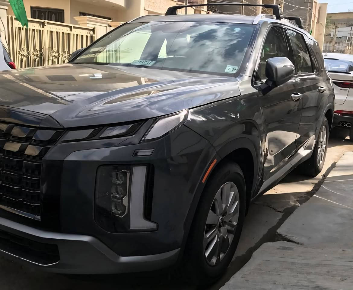 هونداي بالسايد
Palisade
◻️ ســـــــنة الــــصـنع : 2025 فئة sel
◻️ الــمسافة المـقطوعه : زيروو 1300ميل فقط
◻️ ناقل الــــــحركــة :  اتوماتيك
◻️ ســــعة الـــــمــــحرك : V6 3.8L
◻️ لــــــــون الــــســـيارة : فيلي
◻️ لون الــــفـــــرش : ابيض

⚪️ مميزات السيارة :
▫️7 مقاعد 
▫️مقاعد كهرباء
▫️ميزة Auto Hold
▫️تثبيت سرعة 
▫️ كاميرا خلفية
▫️ وضعيات قيادة محرك
▫️وضعيات قيادة للطرق الوعرة
▫️تدفئة مقاعد
▫️شاشة وسطية تدعم Android Auto , Apple CarPlay
▫️تكييف خلفي منفصل
▫️اضاءة LED عصرية
▫️مقابض تبديل سرعة
▫️تثبيت سرعة على المنحدرات
▫️مأخذ شحن للجوال
الحادث فقط البنيد (بدون دواخل لا لغد ولا شاصي)صور الحادث مرفقه ضمن المنشور
📞 للتواصل *********** محمد مندلاوي 
(ملاحظه) سياره رقم بغداد (بأسمي شخصي)                              العنوان_ بغداد /حي جميله

