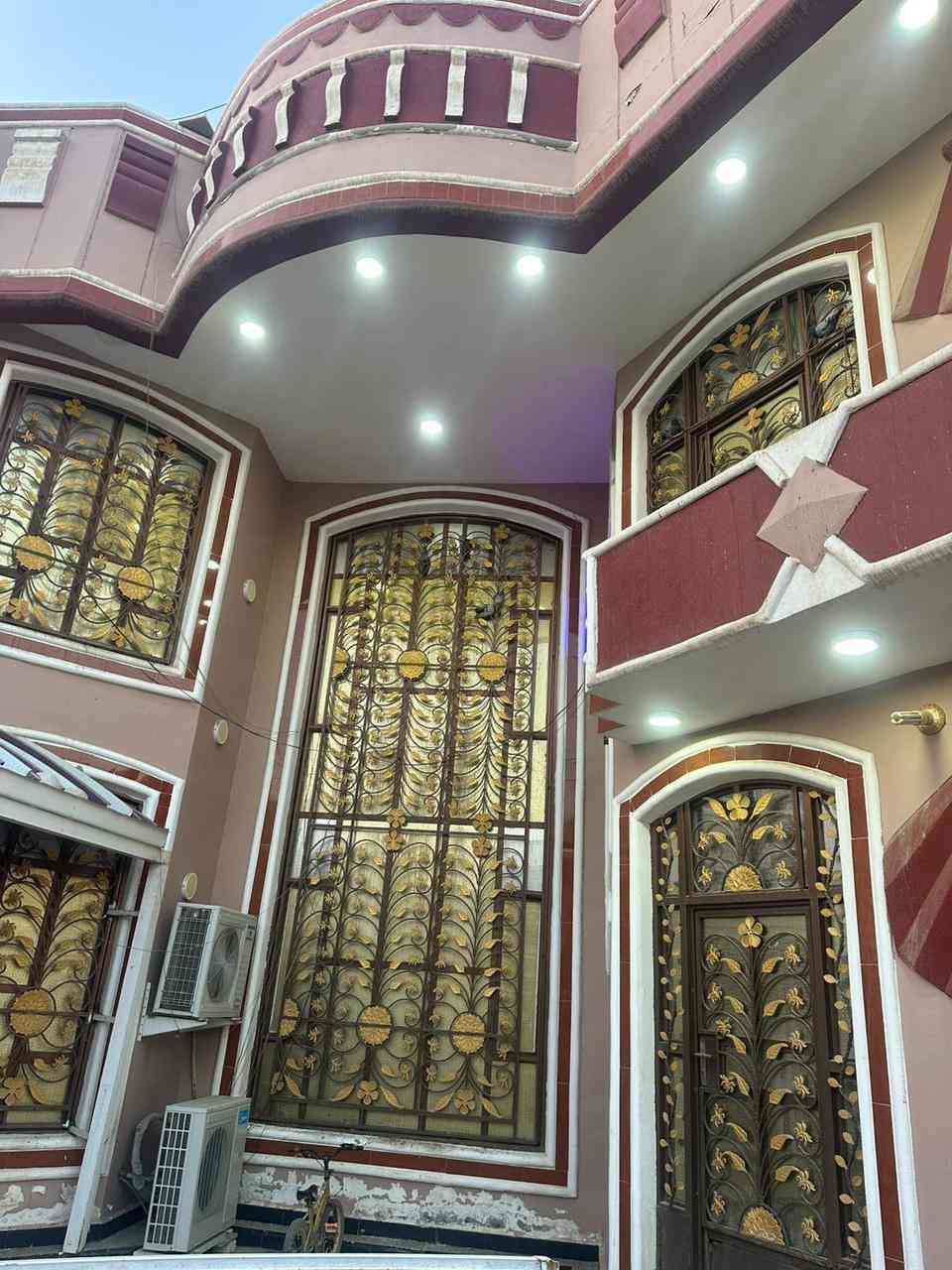 #للبيع  دار طابقين موقع طابو زراعي ملك صرف
مساحه ٣٠٠  متر 
واجه ١٥ متر 
نزال ٢٠ متر 
شارع ١٥ متر 
سنة البناء ٢٠١٦ 
يتكون الدار من طابقين الطابق الأول 
استقبال ٥ × ٦ 
صاله ٥ × ٥ 
غرفتين نوم ٥ × ٥ 
مطبخ ٦ × ٤ 
منور ٢ × ٣
صحيات داخليه وصحيات خارجيه مع ترك على داير البيت بعرض متر واحد
الارضيه كرانيت والبناء طابوك والسقف صب مسلح 
 الطابق الثاني 
غرف نوم ٥ × ٥ 
غرفة نوم ٥ × ٥  
صاله ٤ × ٤ 
باقي التفاصيل موضحه في مقطع فيديو والصور 📷 
الموقع بابل قضاء المحاويل حي الرسول او حي ابو اريج سابقاً🏛

🌿🌿🌿🌿🌿🌿🌿🌿🌿🌿🌿🌿🌿
#للإستفسار  عن السعر 210 مليون وقابل للتفاوض

الأتصال 
***********

***********
