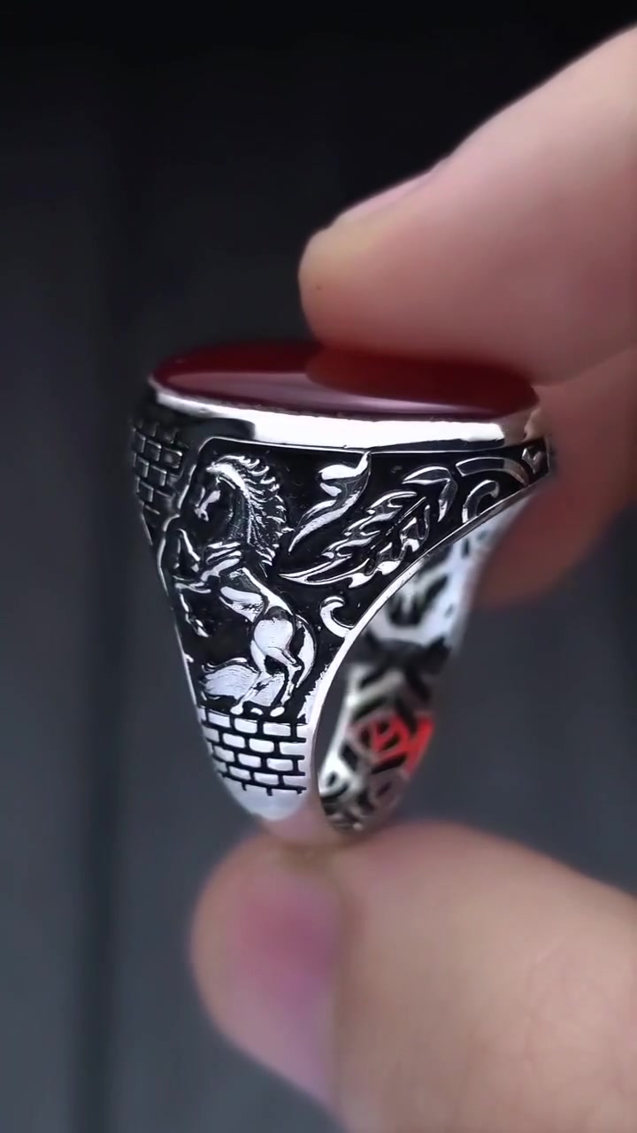 💎💍فخامة العقيق اليماني والصياغات الملكية بااسعار الجمله فاخر الصناعة اليمنية
✨ وصلت تشكيلاتنا الجديدة… أناقة تتحدث عن نفسها ✨
مع محلات منجم العقيق للفضيات نكشف لكم عن أحدث الصياغات التي تجمع بين الجمال والفخامة بأوزان خفيفة تناسب كل محبّي الأناقة الراقية.
للبيع:جمله/تجزئه
يوجد لدينا شحن توصيل لجميع دول العالم حسب الطلب
💍 مميزات التشكيلة الجديدة:
• صياغات حديثة بنقوش ملكية لافتة
• أوزان خفيفة ومريحة بدون ما تفقد جمال التفاصيل
• تصاميم حصرية وقطع محدودة
• تجهيز خاص حسب الطلب بأي مقاس ونقش تريده
• جودة فضة ممتازة تبرز لمعان القطعة وتجعلها مميزة

✨ كل قطعة عندنا… تحفة فنية صنعت بعناية لتناسب ذوقك وتضفي عليك لمسة فخامة.
#اسبانيا #فرنسا #المانيا #الولايات #بريطانيا #كندا #لندن #السعودية #عمان #العراق #سوريا #تونس #الجزائر #لبنان #قطر #النسماه #خواتم #فضه #رجالي #نسائي #مجوهرات #سلاسل #احجار كريمة #عقيق #نوادر #درجة اولى #ماليزيا #المغرب #الصين #ايران

📍 محلات منجم العقيق للفضيات
العنوان:اليمن /العاصمة صنعاء /باب اليمن 
للطلب والاستفسار: …+967770105077


**إذا كنت صاحب هذا الإعلان وتريد حذفه لأي سبب، رجاءا أرسل رسالة إلى الدعم الفني**
