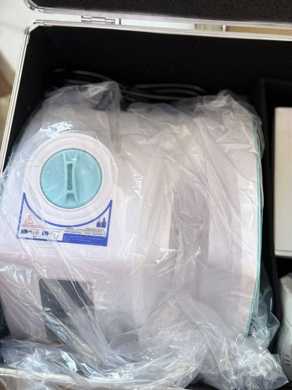 سلام عليكم جهاز لمراكز التجميل يستخدم لحقن المواد المغذية (مثل حمض الهيالورونيك والكولاجين والبلازما) في الجلد بدقة.
يضمن عمق حقن دقيق وموحد للكميات. للاتصال *********** متوفر واتساب
