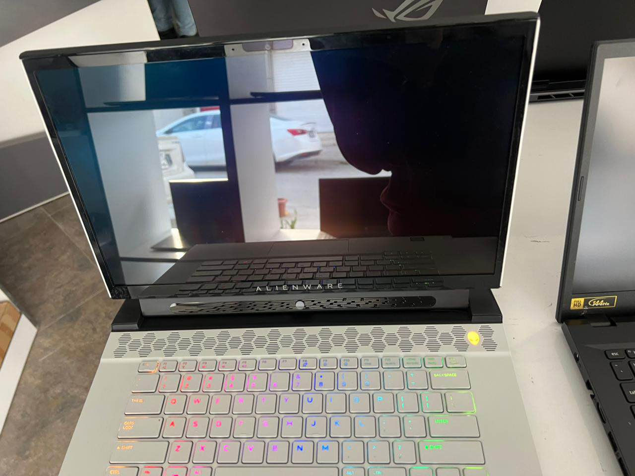 جاهز للنسخ 👇

⸻

Alienware M15 R2 – Gaming Laptop

المواصفات:
Core i7-9750H جيل تاسع فئة H أداء عالي
RAM 16GB DDR4
512GB SSD NVMe سرعة عالية
NVIDIA RTX 2070 8GB كرت قوي يشغل أحدث الألعاب
شاشة 15.6 إنج 4K دقة ووضوح عالي جداً

مناسب للألعاب الثقيلة، المونتاج، التصميم، والبث المباشر

السعر: مليون و100 ألف دينار عراقي

ضمان شهر
ضمان الفحص أمام المندوب
تغليف احترافي
ملحقات كاملة
شاحن أصلي

الموقع: أربيل – شارع سلطان مظفر
رقم الاتصال: ***********
واتساب أربيل, العراق
