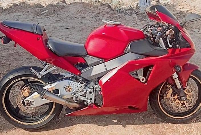 سلام عليكم عندي دراجه ديفل 1000 RR الدراجه لطشت مكينتها لان نتركت بدون دهن لا اكثر ولا اقل للتواصل ***********. للتواصل ع الواتس *********** مكاني دوانيه
