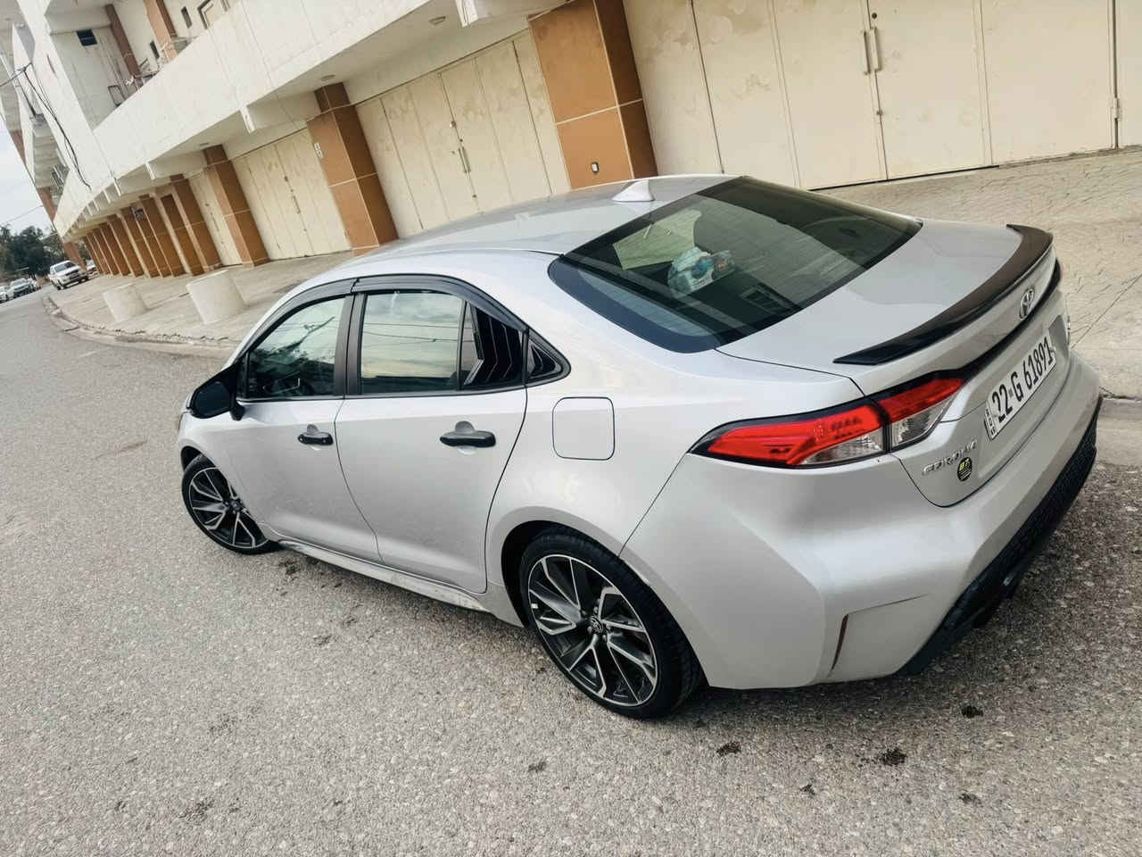 السلام عليكم للبيع كورلا موديل 2020 رقم اربيل مواصفات se 
المحرك 20 اللون سلفر الضرر داخله من الخارج كلين بس طلع بيها بابين كلير فقط ماشية 66الف
السعر 135 وبيها مجال مكينة وكير خير من الله

اتصال ***********
