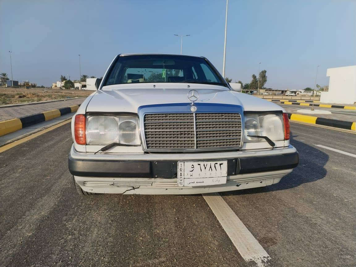 تحياتي للجميع
مرسيد دب موديل 1990 بأسمي رقم بغداد 
محرك بلادي قبق اسود
سلايت طكتين دبل هورن دبل مروحه 
كشنات ومري وجام كهربائي
السياره مال جناي مكاني واسط العزيزيه
تحويل ثاني يوم 
السعر 65 وبيها مجال للتواصل الأتصال على الأرقام ***********
***********
