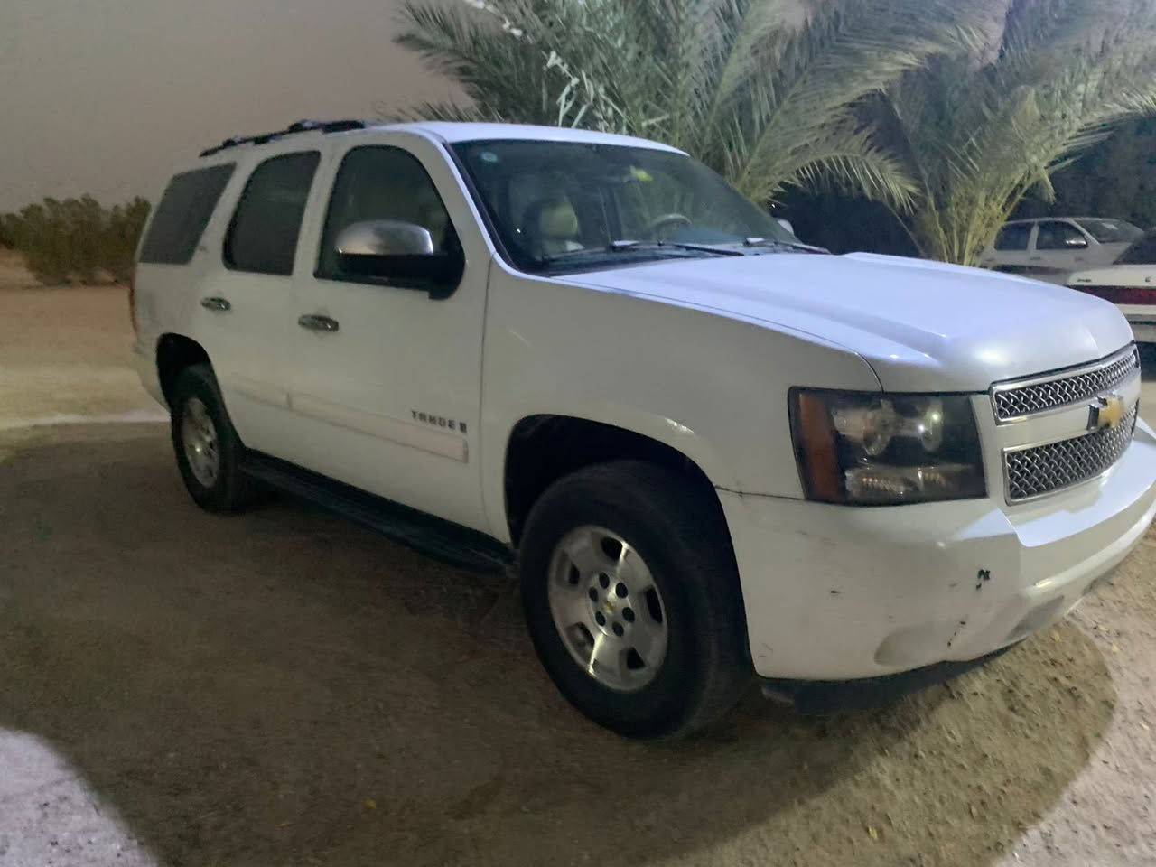 السلام عليكم 

تاهـو LTZ فول شاشتين تبريد تخم تاير  حداديه جديده بيهه اربع قطع صبغ موضحه بلصور2008 معلايه 2015 معمامله كامله باقي بس على وصل كمركي يدفع  السعر 145 وبيهه مجال مكان البصره سفوان 
***********
‭
