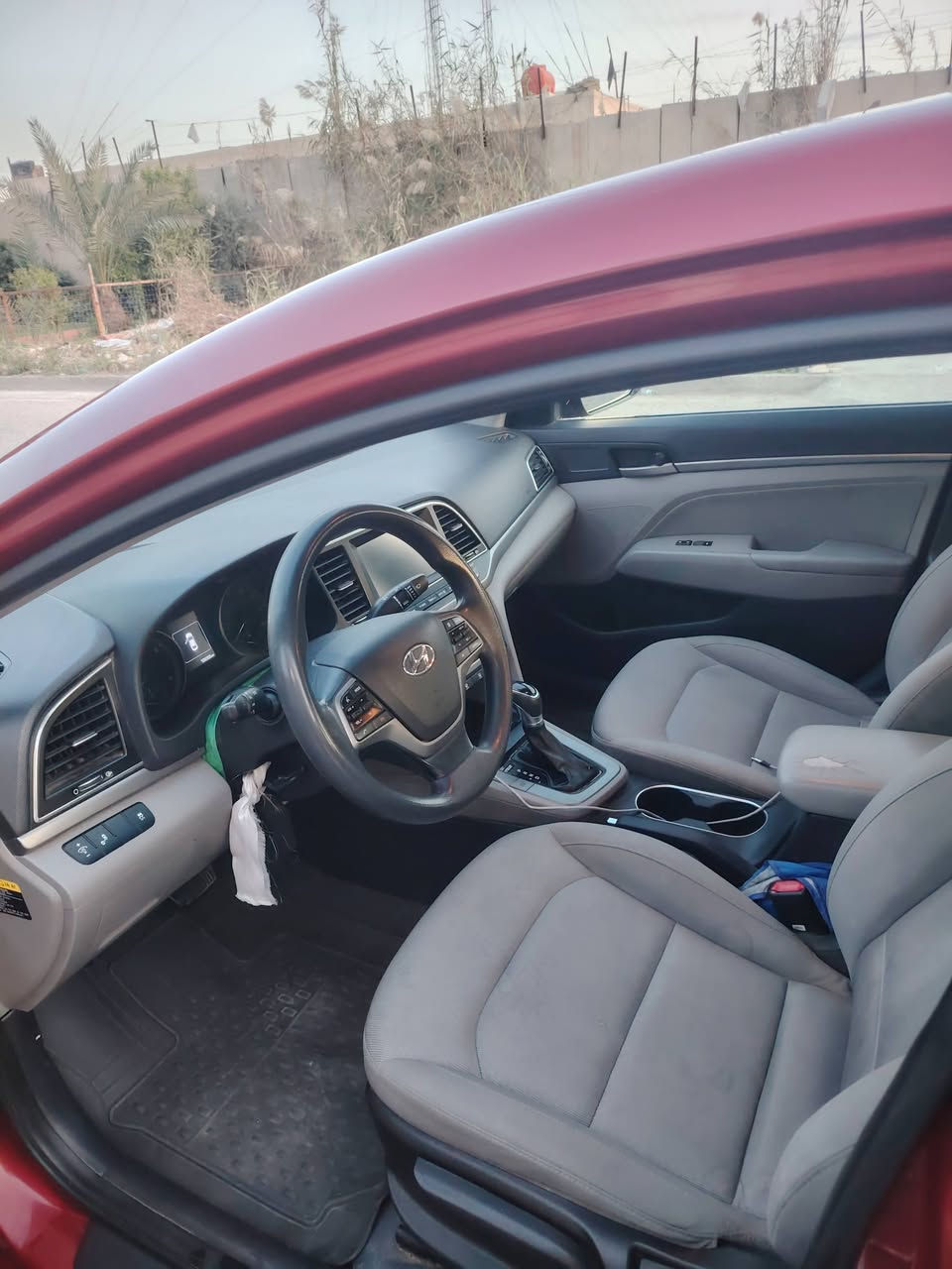 النترا 2018 وارد امريكي 
الحالة:حادث دعامية فقط، بدون أيرباك.
المواصفات:نص فل، ثلاث وضعيات قيادة.
الترقيم:رقم سليمانية، السنوية باسمي.
السعر:140
مكان السياره حي الاساتذه
للاستفسار الاتصال على الرقم *********** واتساب متوفر ***********
