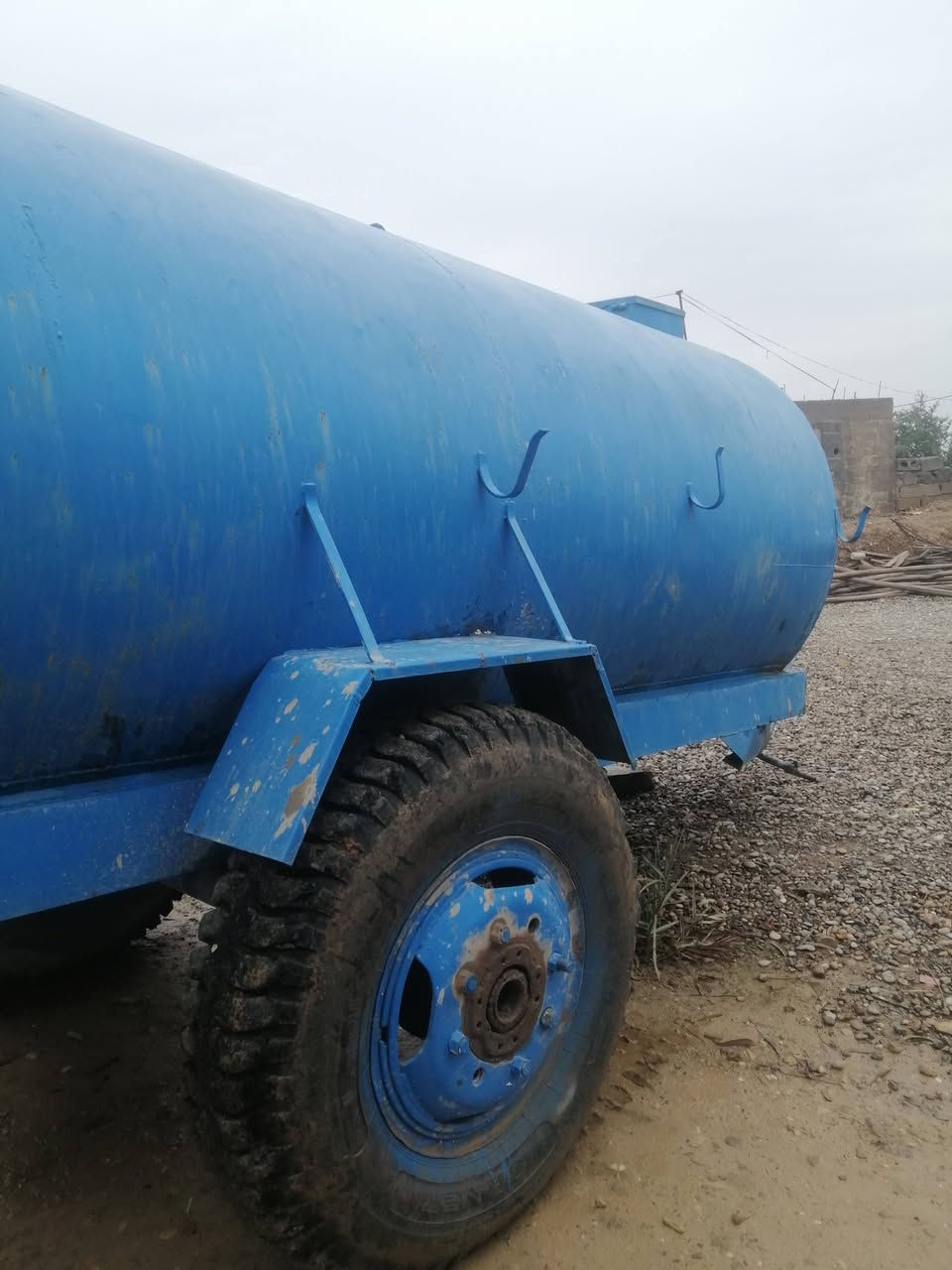 يوجد مقطوره سعة 5000لتر ماء للبيع السعر المطلوب 2.500مليون العنوان ناحية الزاب قرية الصباغيه هاتف ***********
