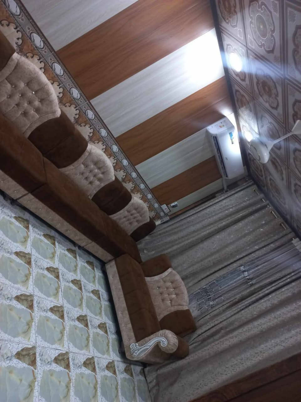 بيت للبيع في حي ميسان شارع الشريط منطقة ال 77 
المساحة 100متر بناء بلوك وعكادة مال جناي جاهز للسكن 
للاستفسار الاتصال على ***********
***********
